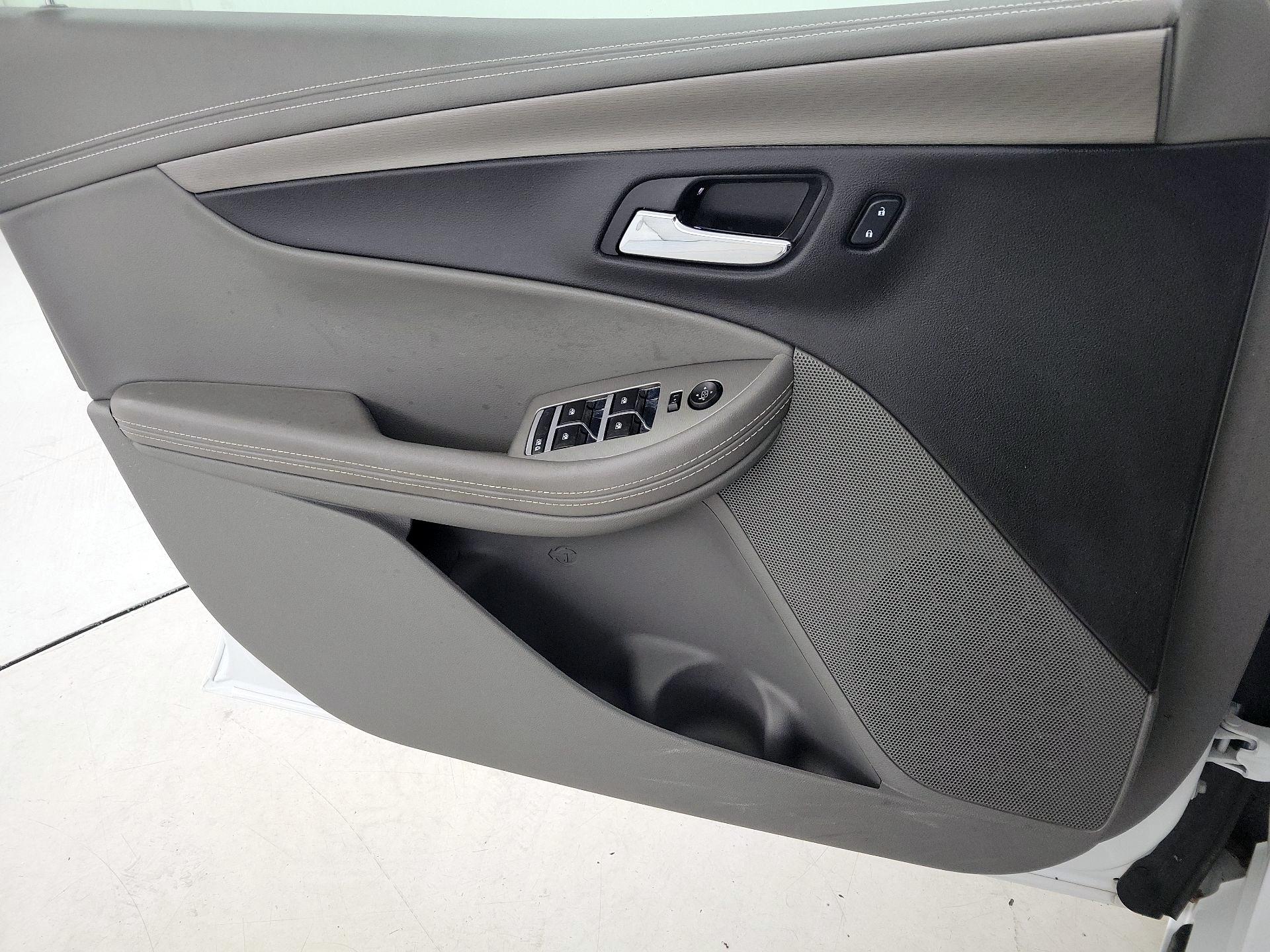 Thumbnail: 2016 Chevrolet Impala - 12