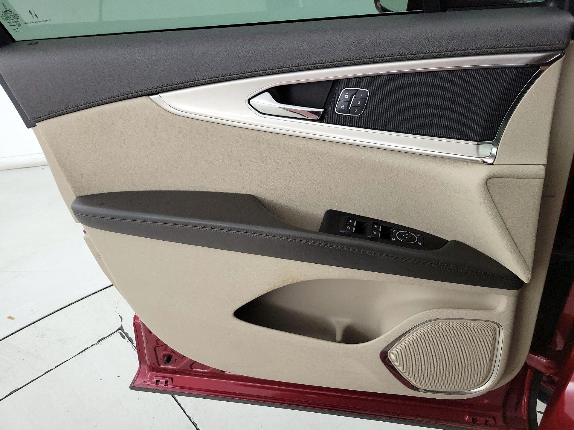 Thumbnail: 2020 Lincoln Nautilus - 12