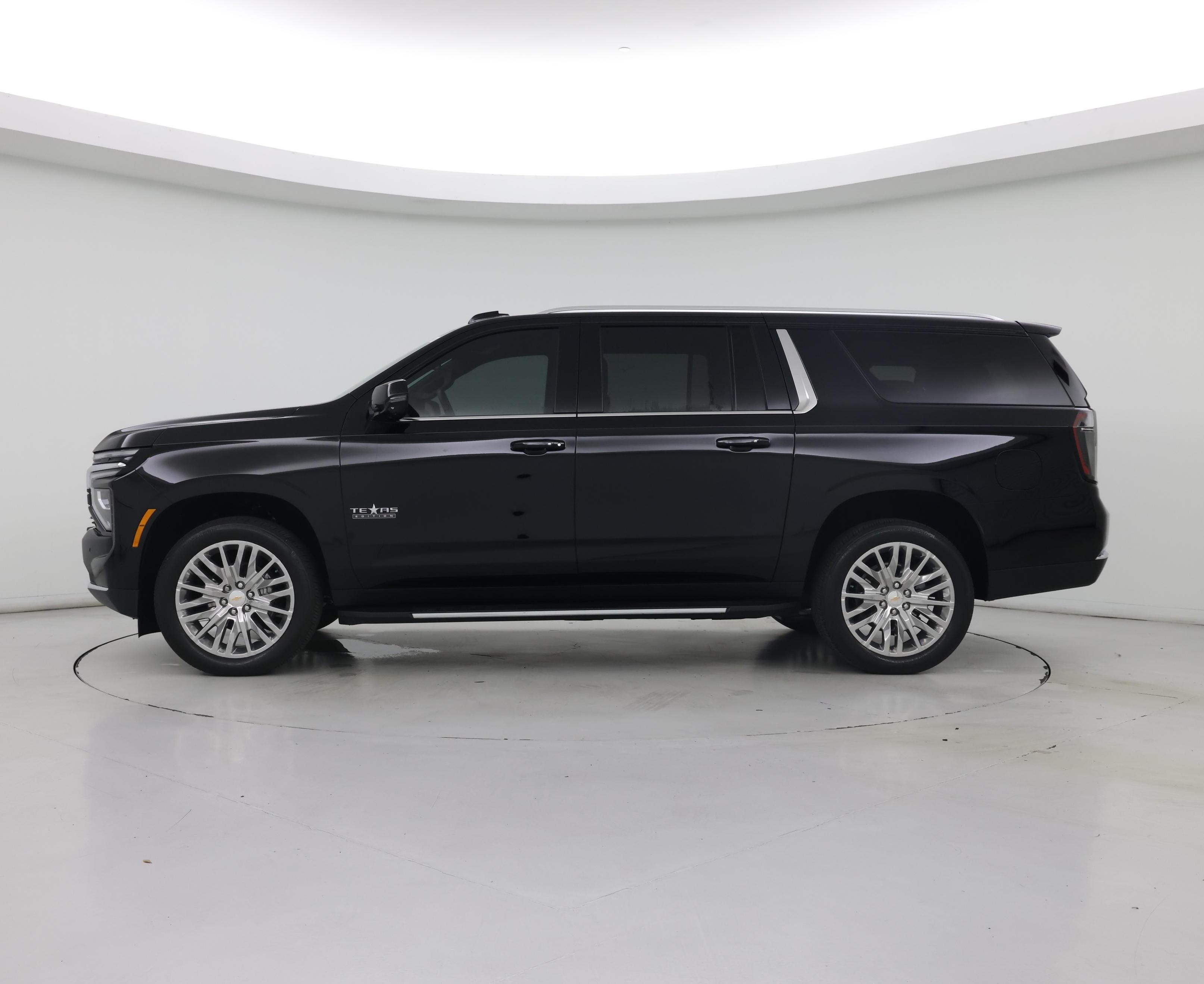 Thumbnail: 2025 Chevrolet Suburban - 3