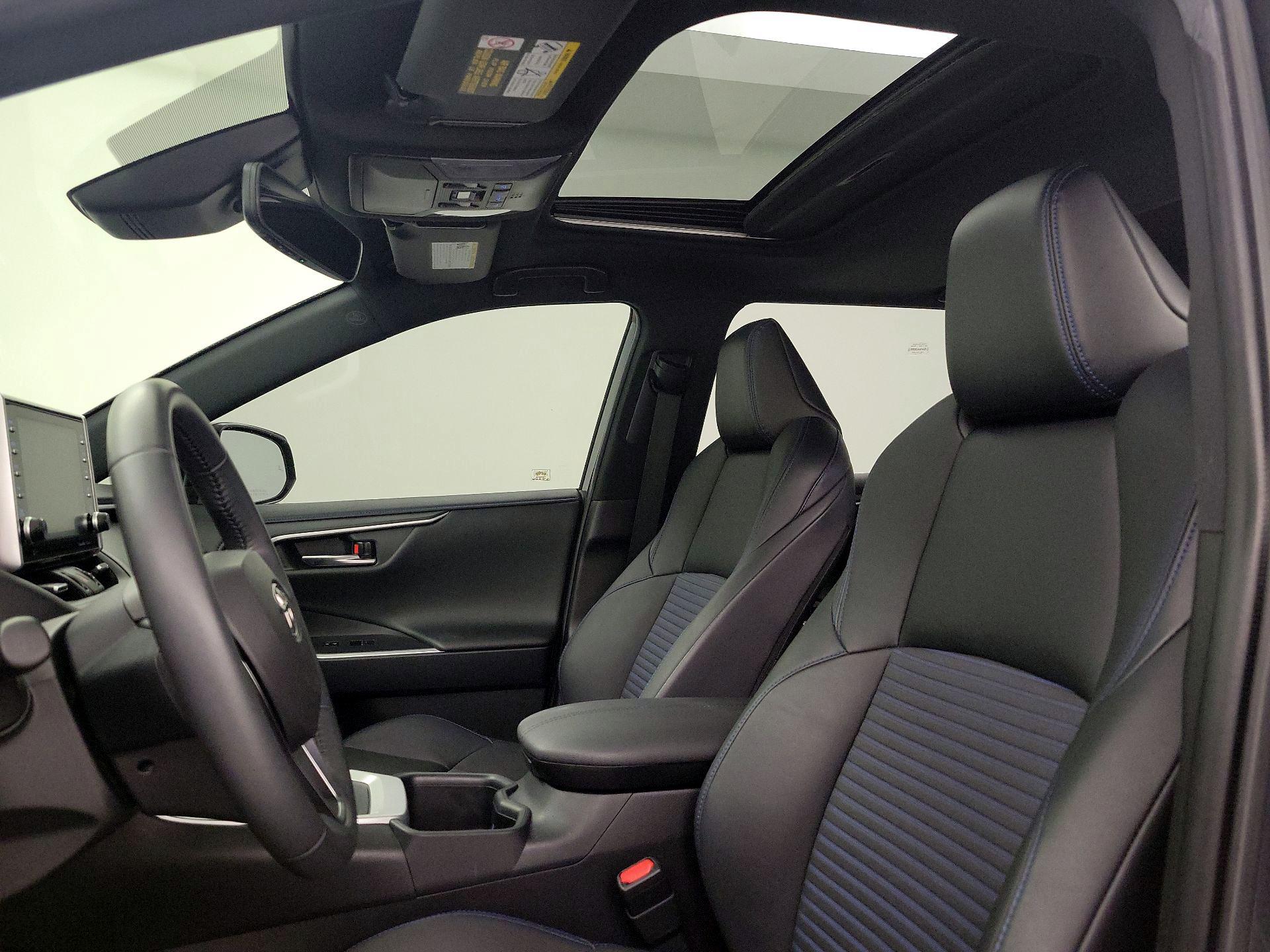 Thumbnail: 2022 Toyota RAV4 - 18