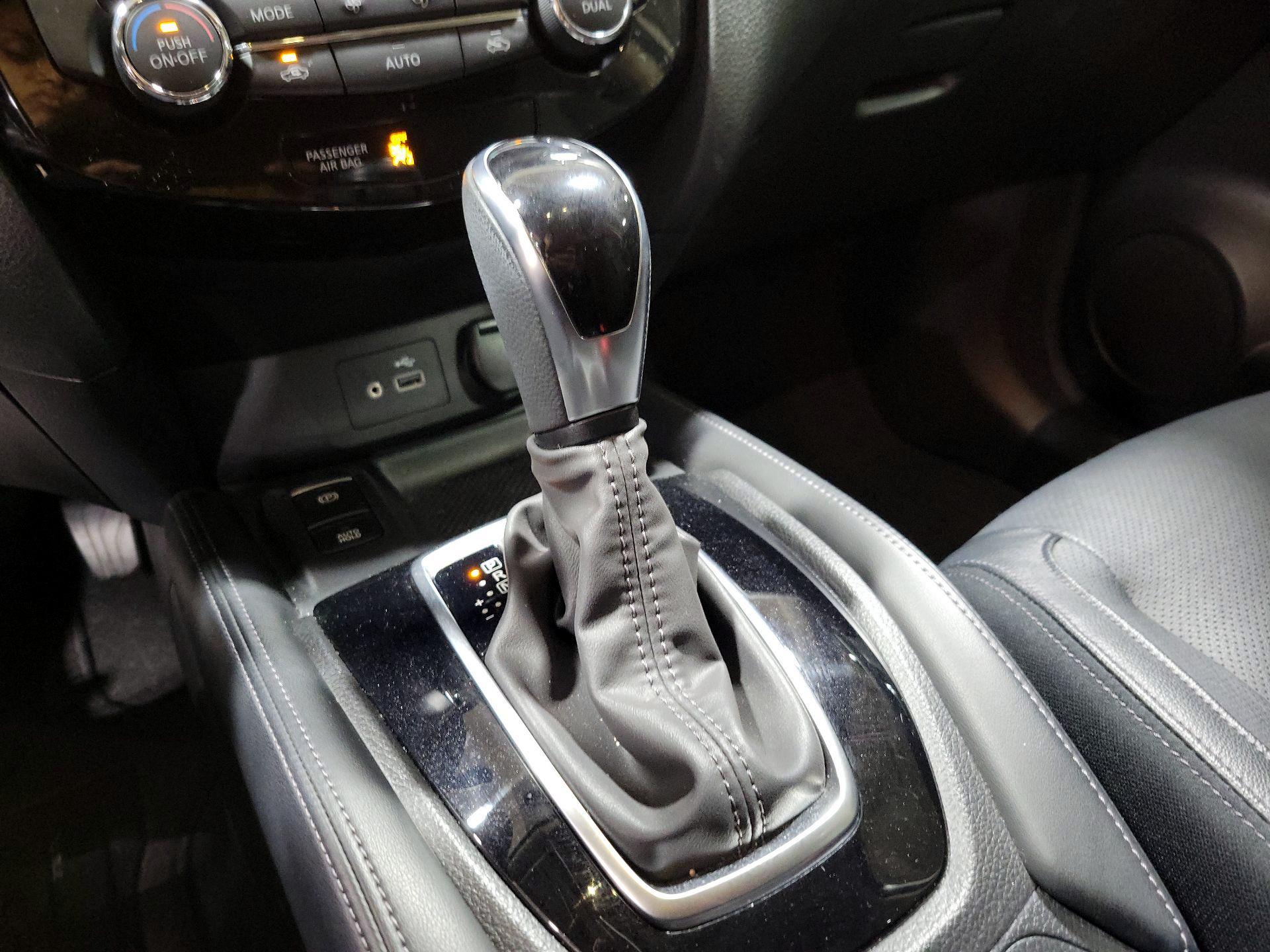 Thumbnail: 2019 Nissan Rogue - 17