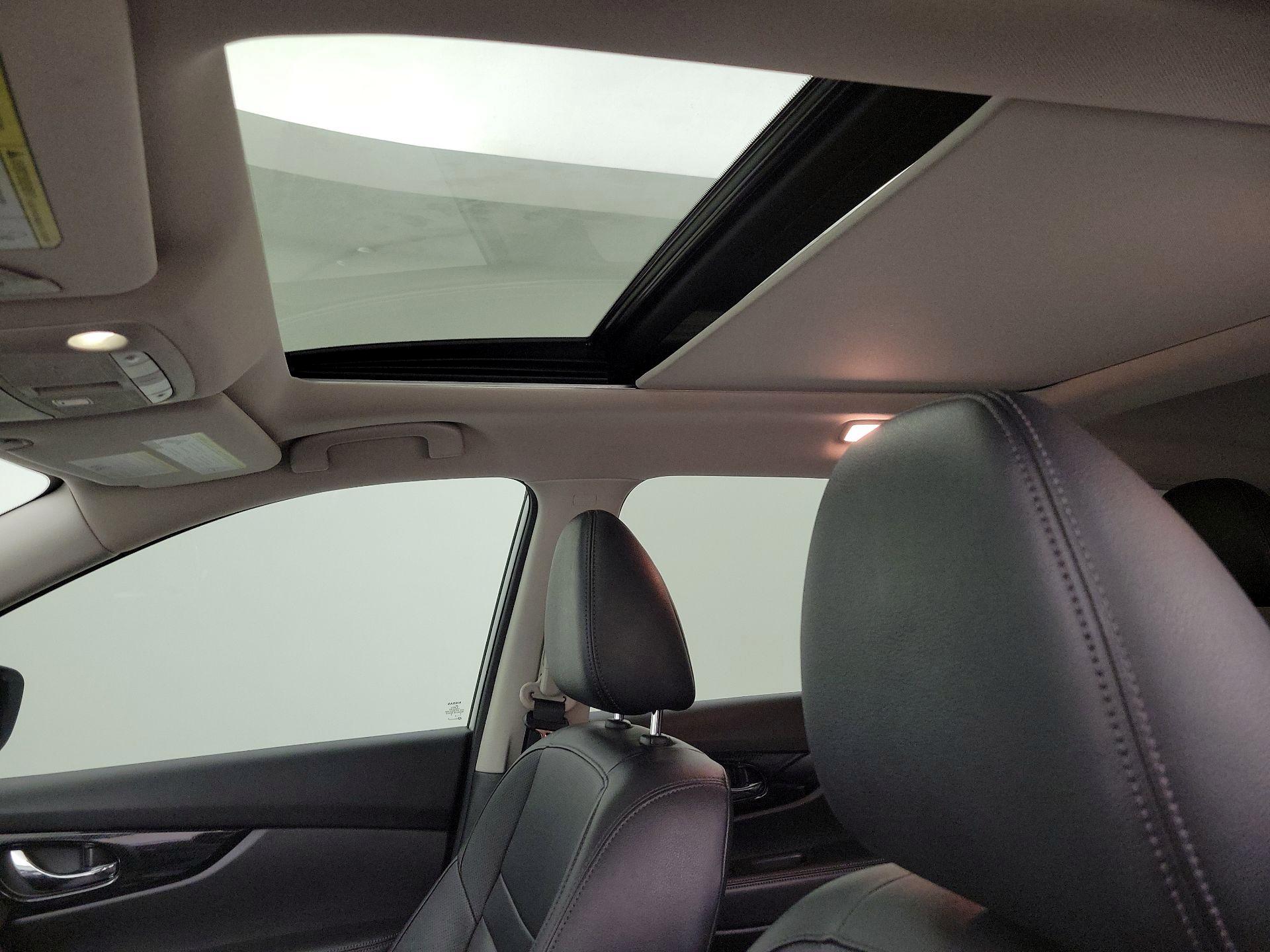 Thumbnail: 2019 Nissan Rogue - 18