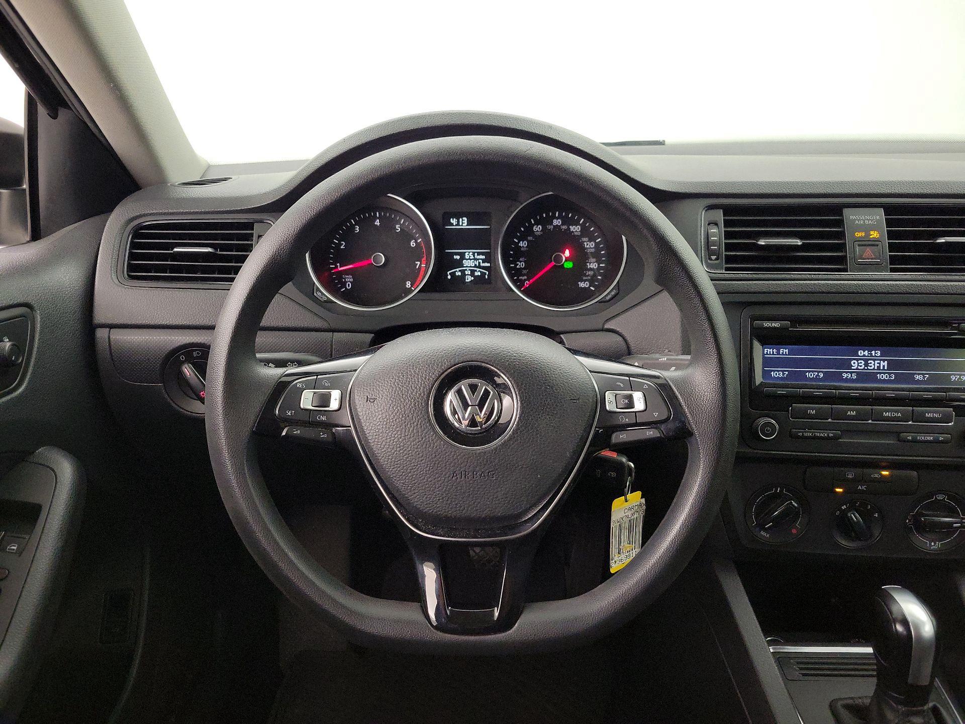 Thumbnail: 2015 Volkswagen Jetta - 10