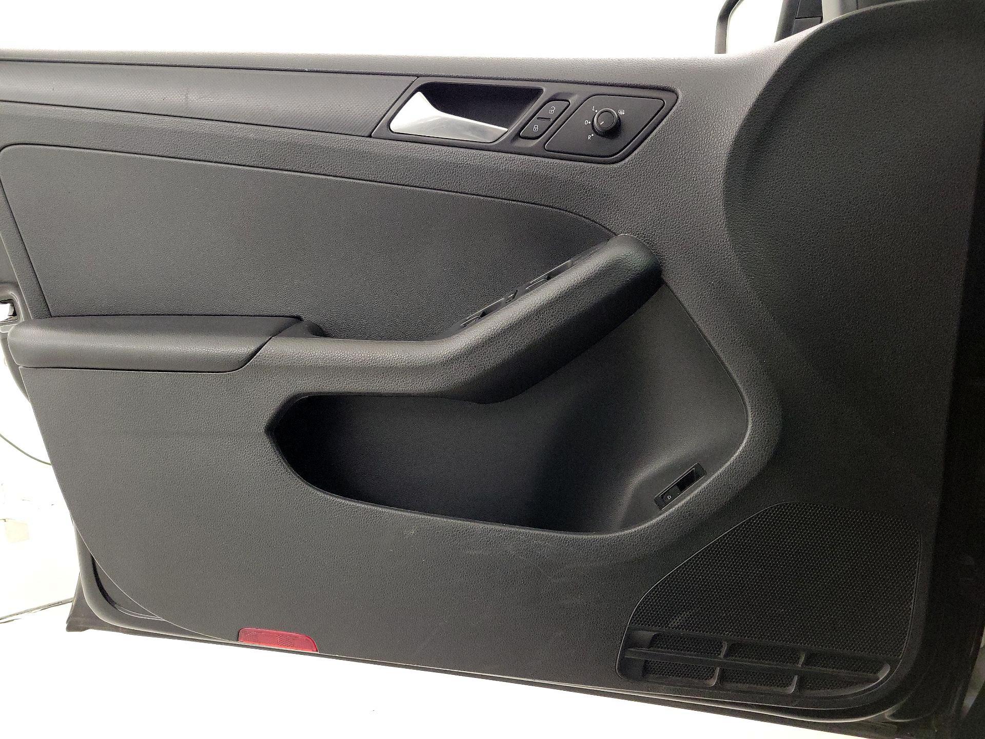 Thumbnail: 2015 Volkswagen Jetta - 12