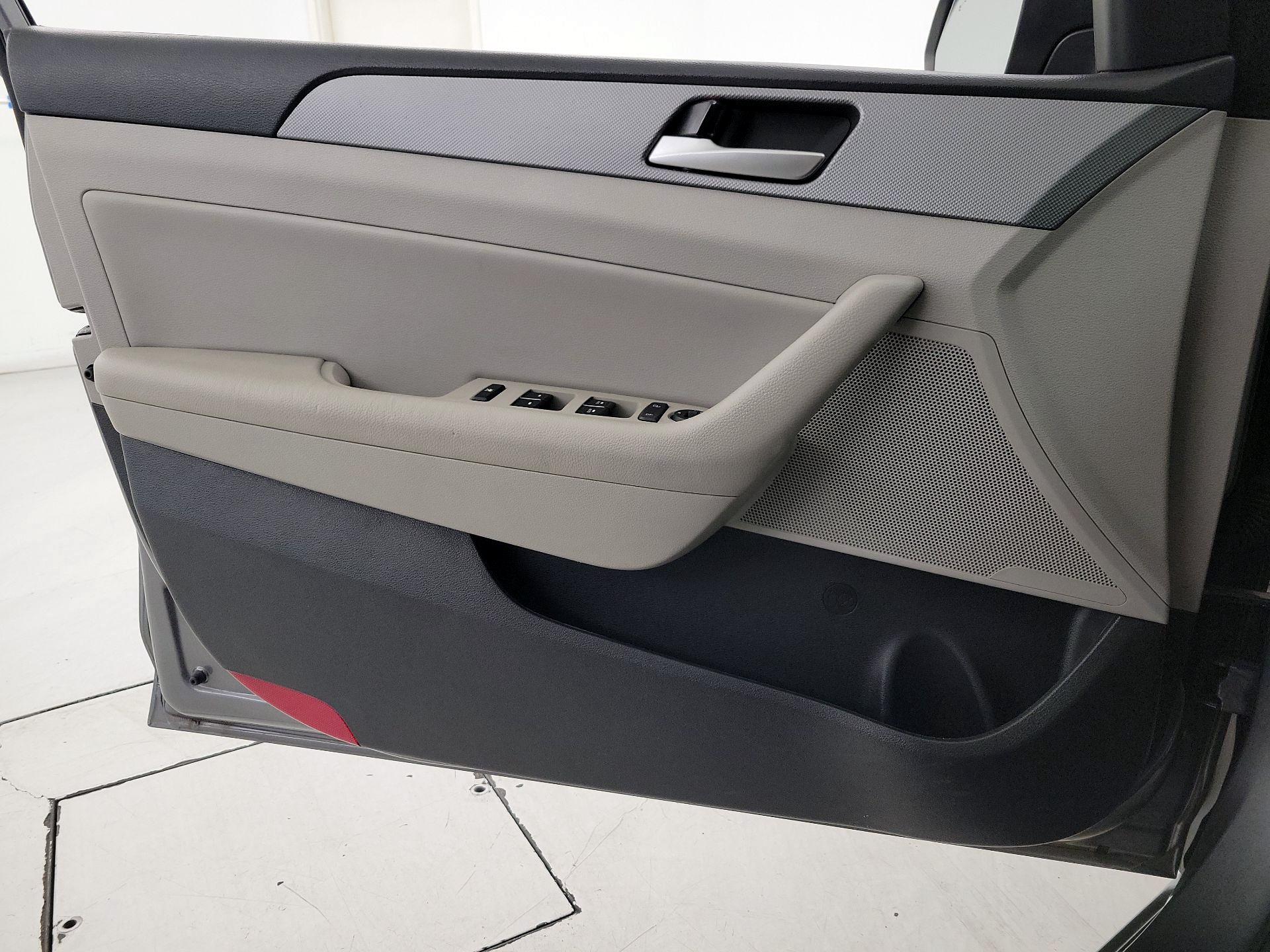 Thumbnail: 2019 Hyundai Sonata - 12