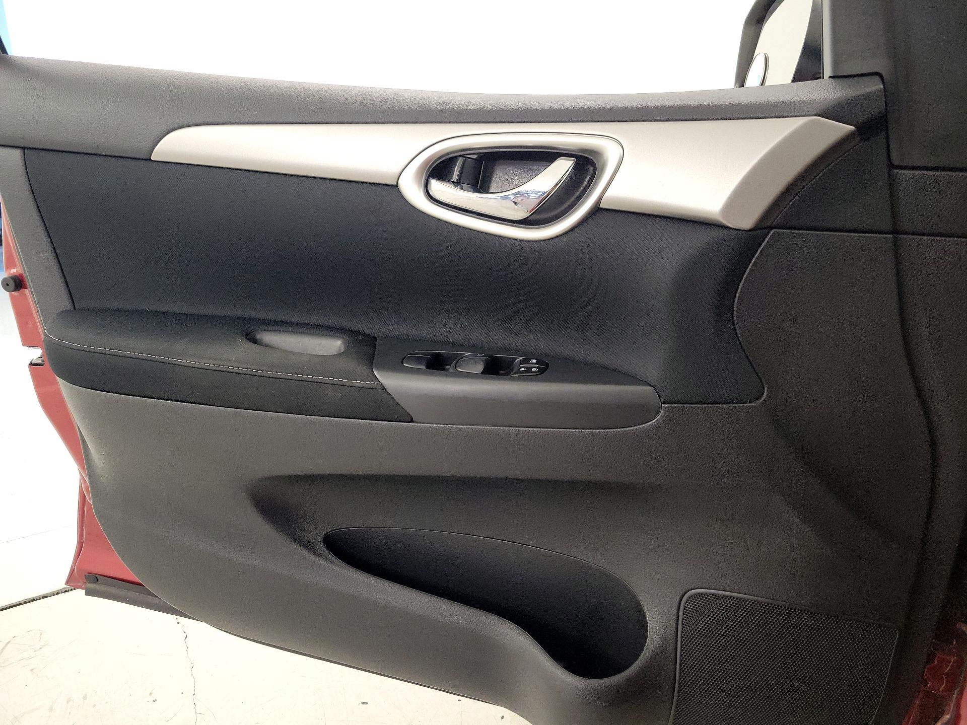 Thumbnail: 2015 Nissan Sentra - 12