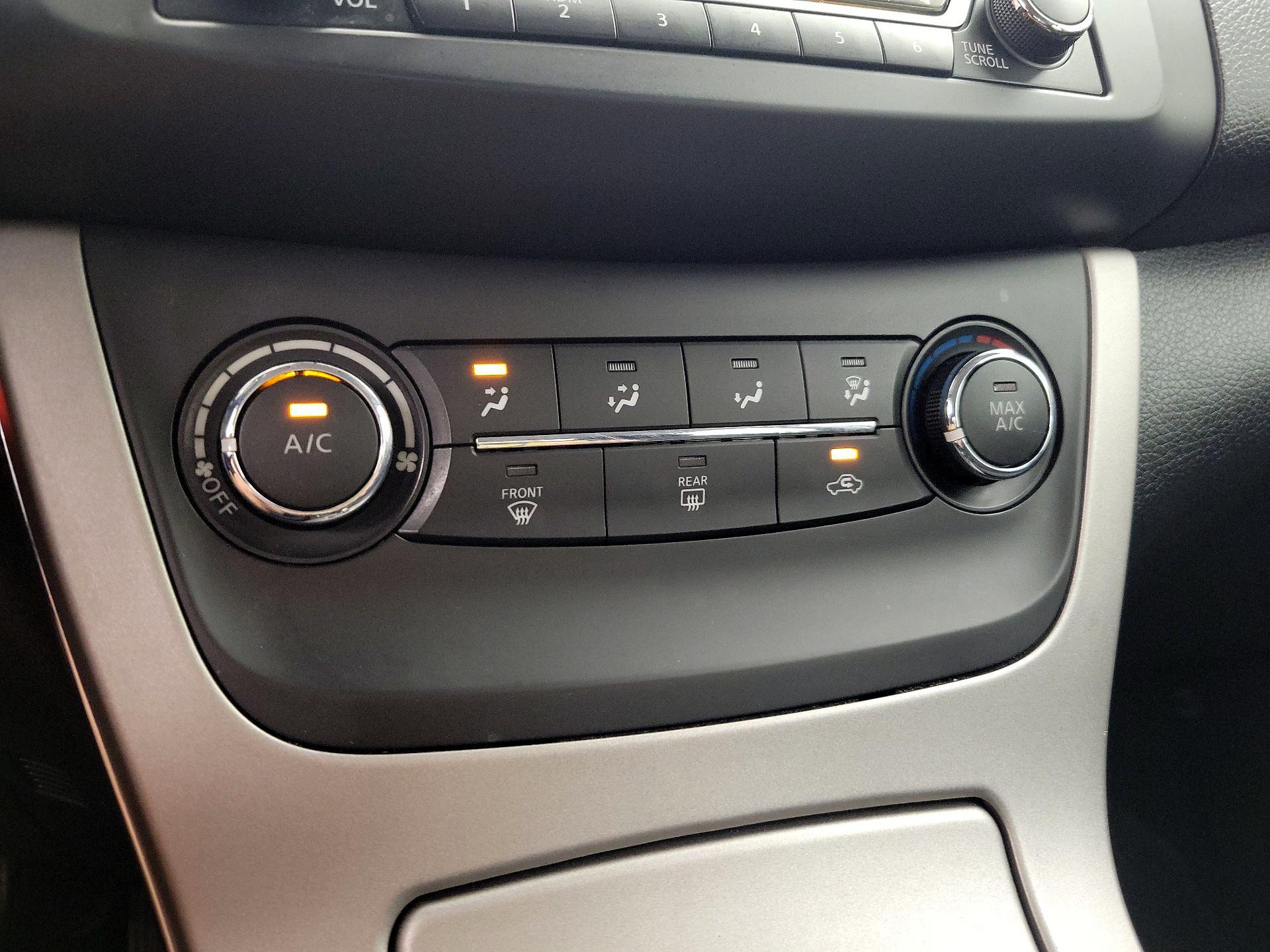 Thumbnail: 2015 Nissan Sentra - 16
