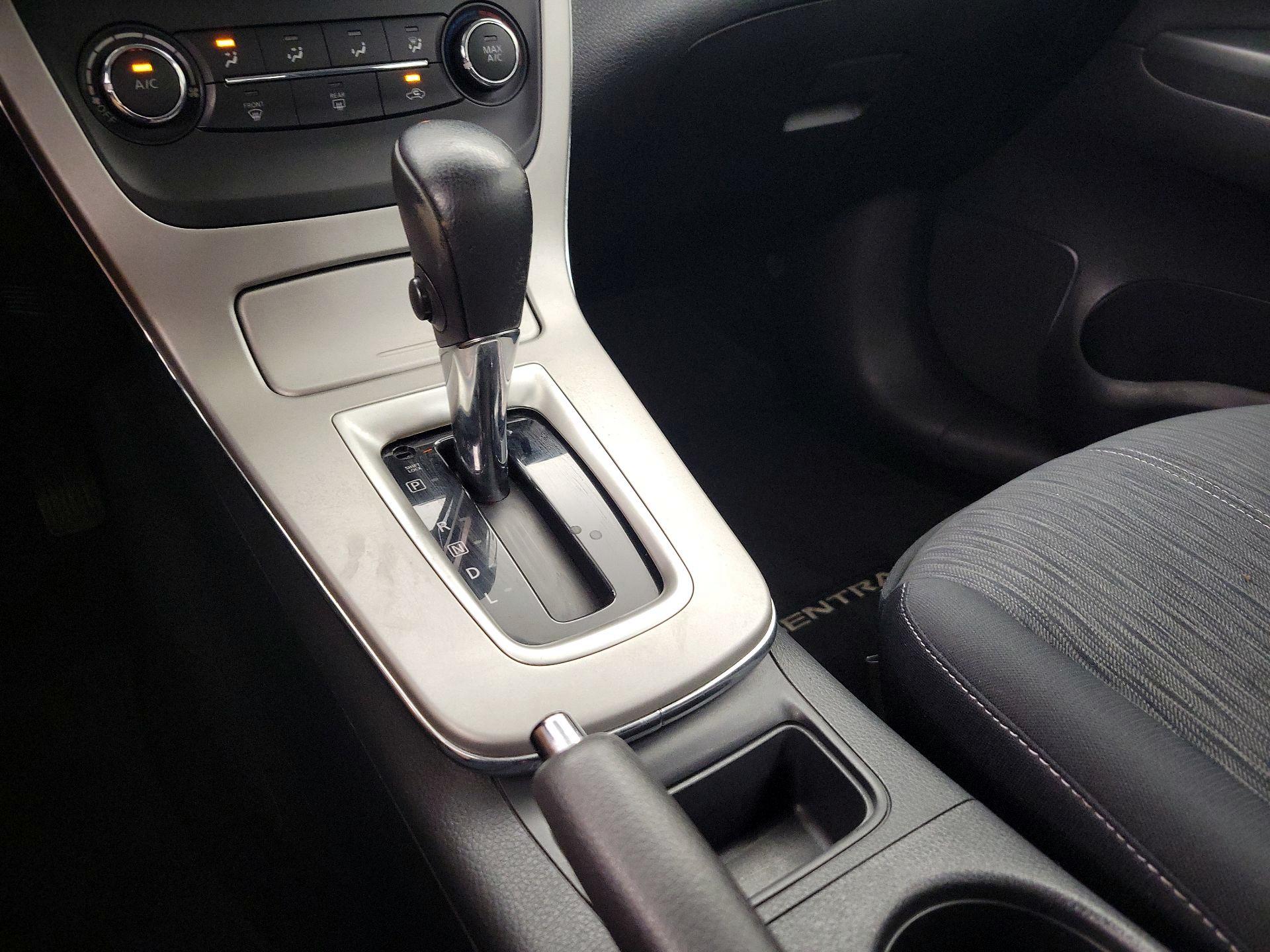 Thumbnail: 2015 Nissan Sentra - 17