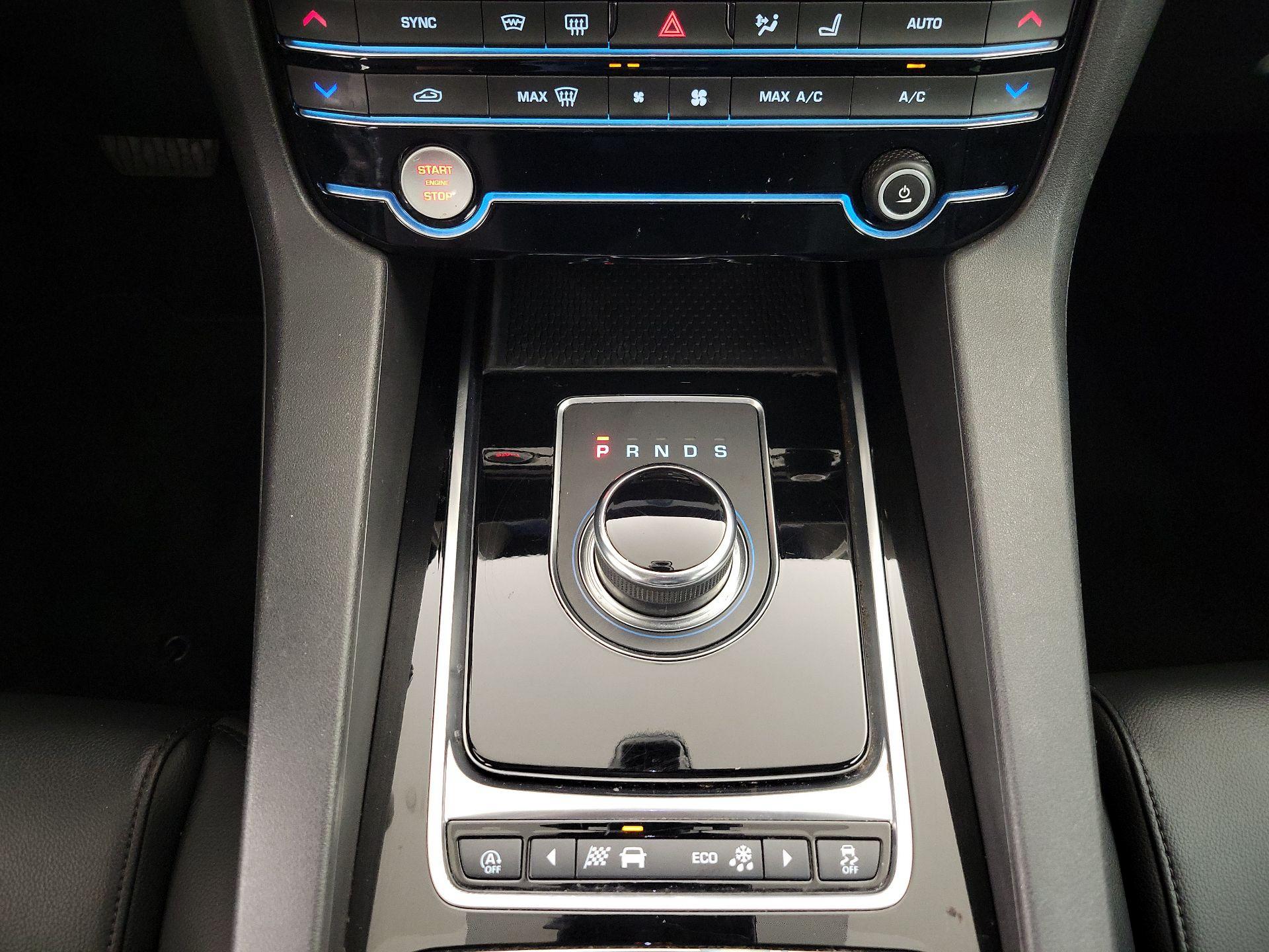 Thumbnail: 2020 Jaguar F-Pace - 18