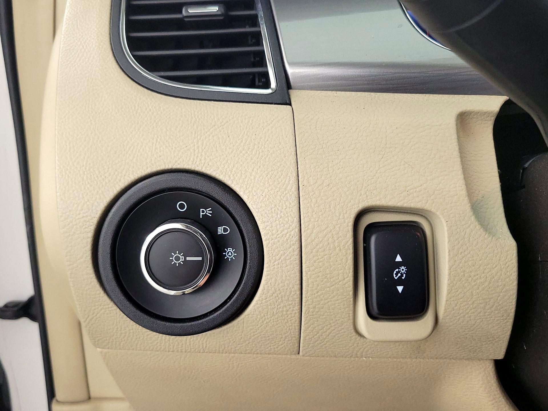 Thumbnail: 2015 Ford Taurus - 13