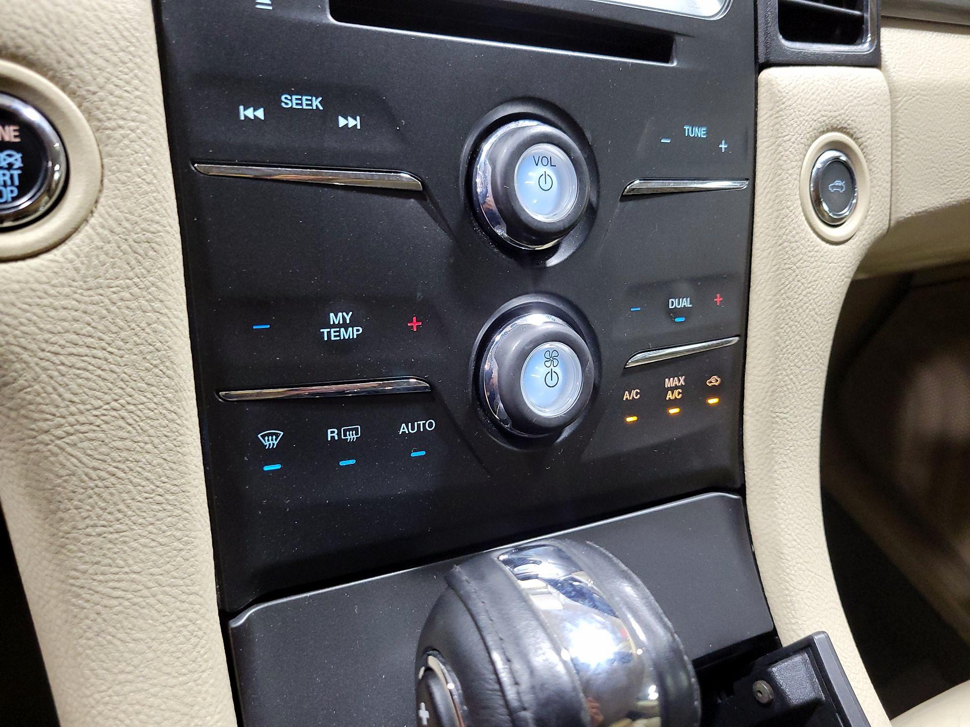 Thumbnail: 2015 Ford Taurus - 16