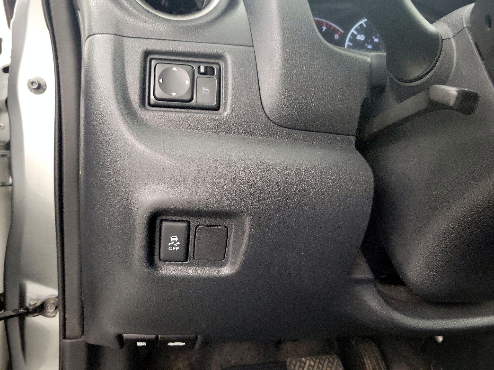 Thumbnail: 2015 Nissan Versa Note - 13