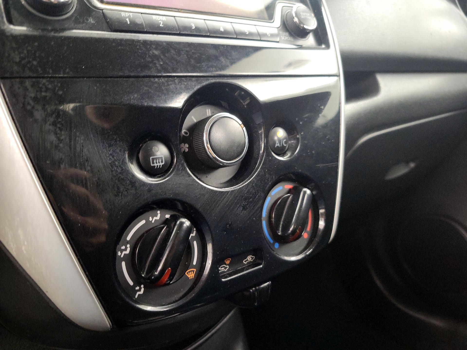 Thumbnail: 2015 Nissan Versa Note - 16