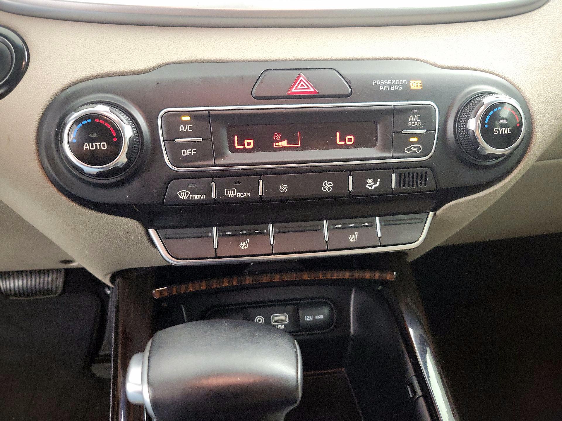 Thumbnail: 2019 Kia Sorento - 16