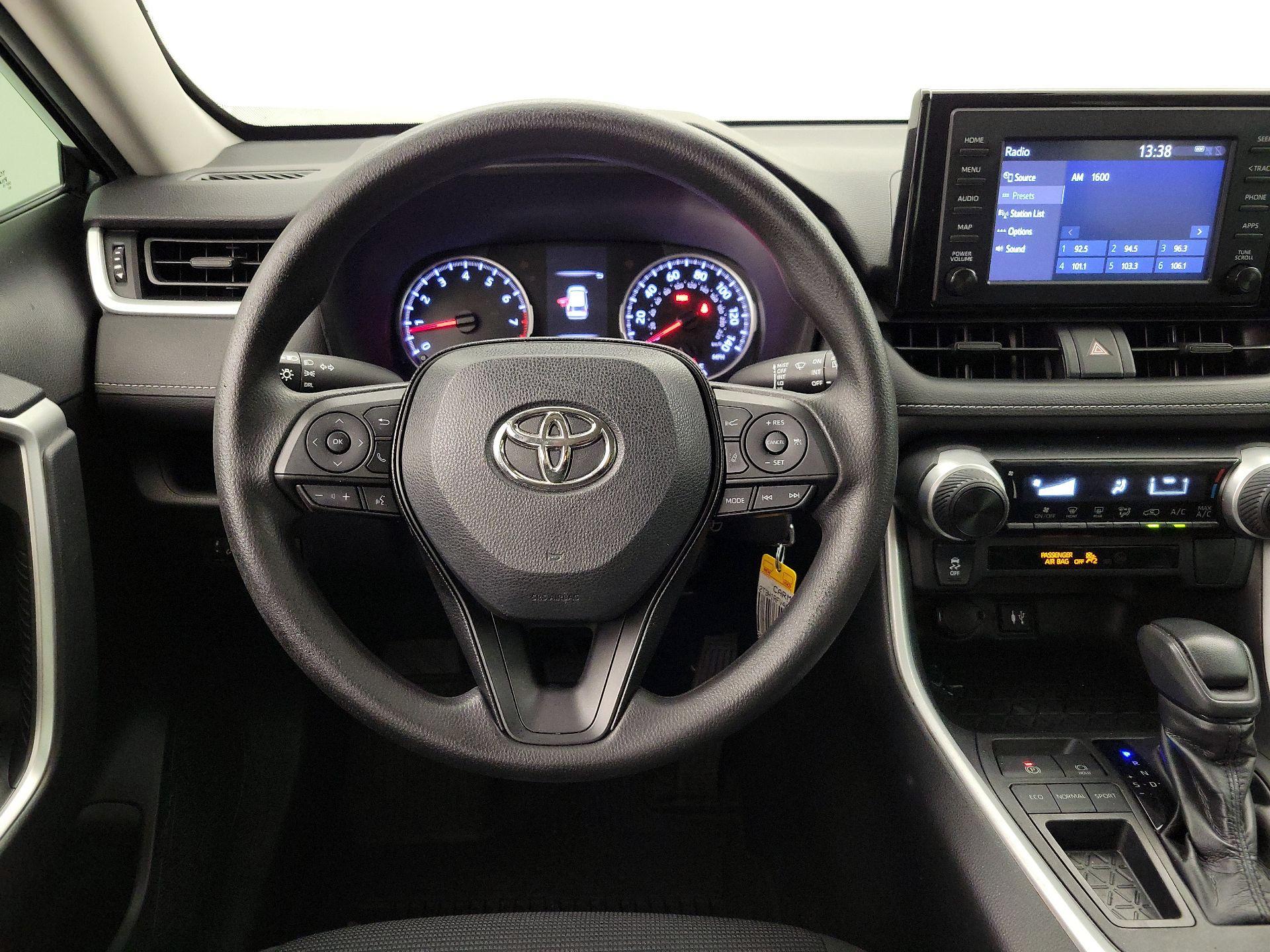 Thumbnail: 2019 Toyota RAV4 - 10