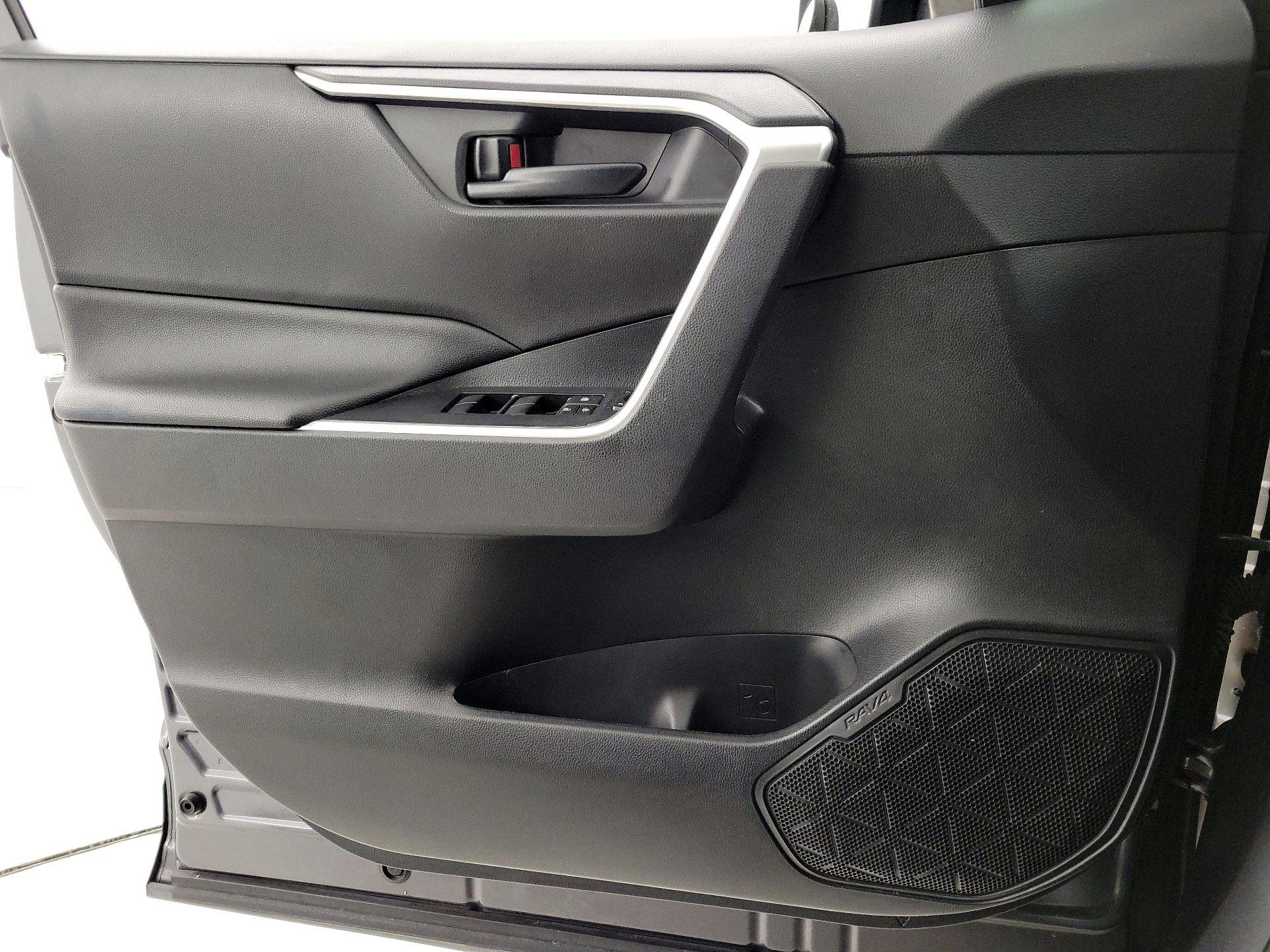 Thumbnail: 2019 Toyota RAV4 - 12