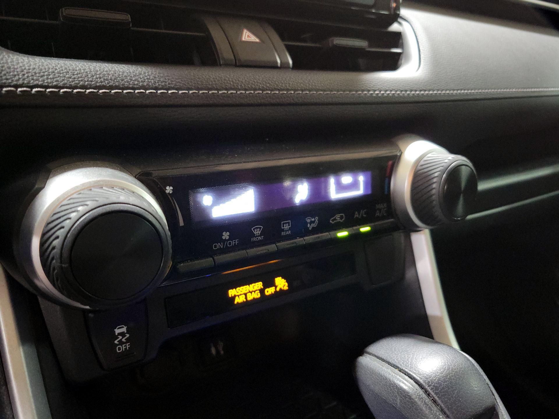 Thumbnail: 2019 Toyota RAV4 - 16