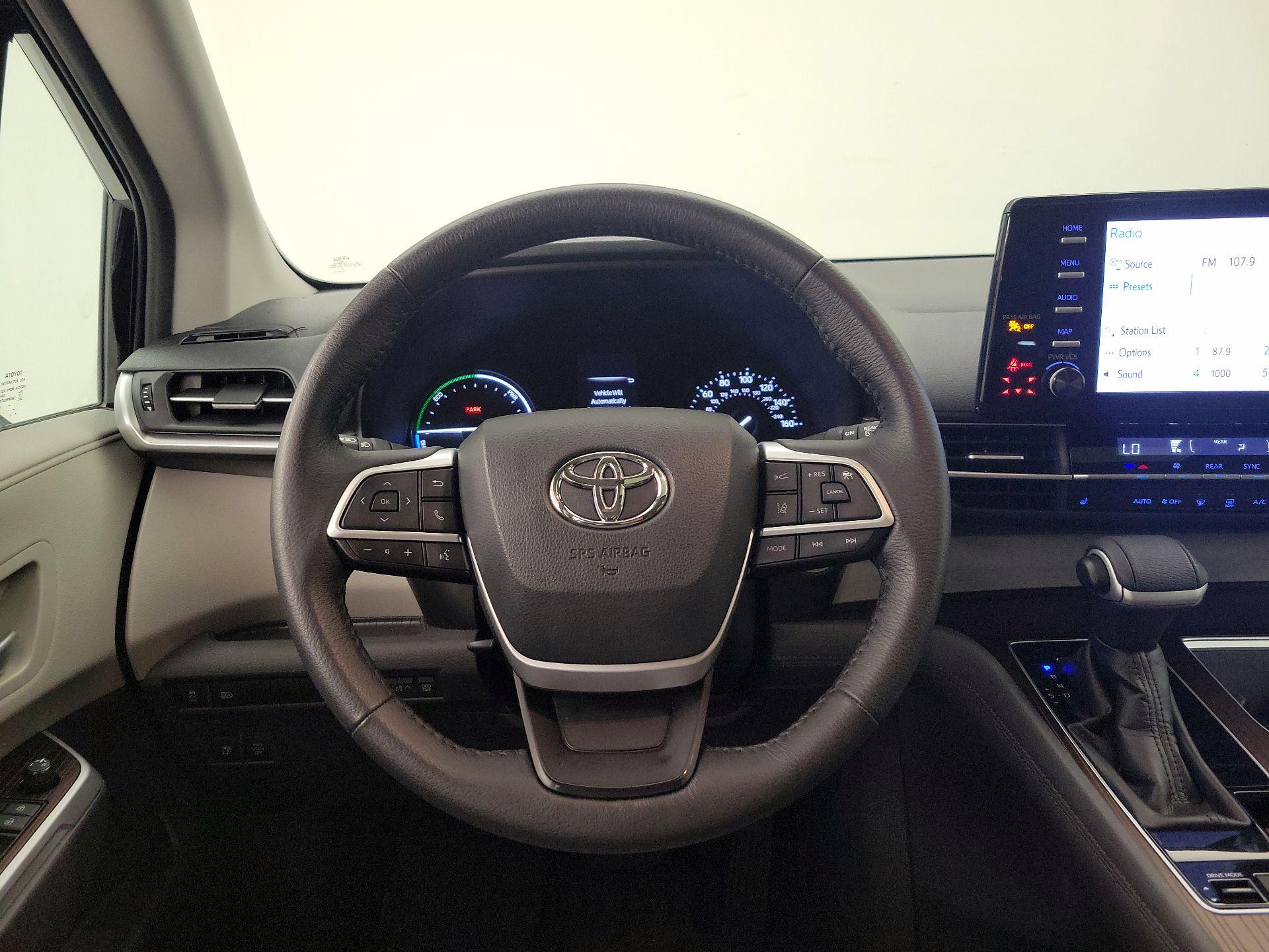 Thumbnail: 2021 Toyota Sienna - 10