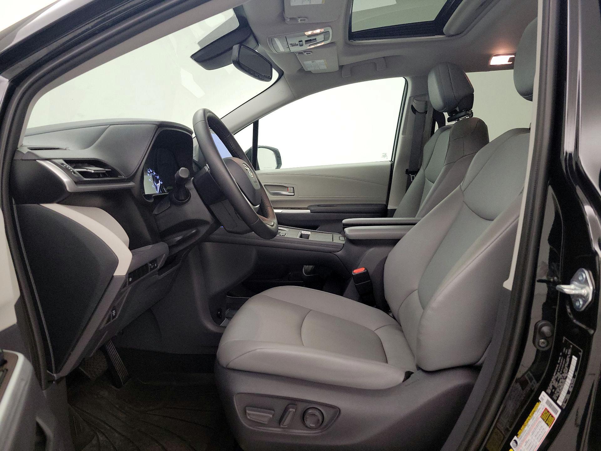 Thumbnail: 2021 Toyota Sienna - 11