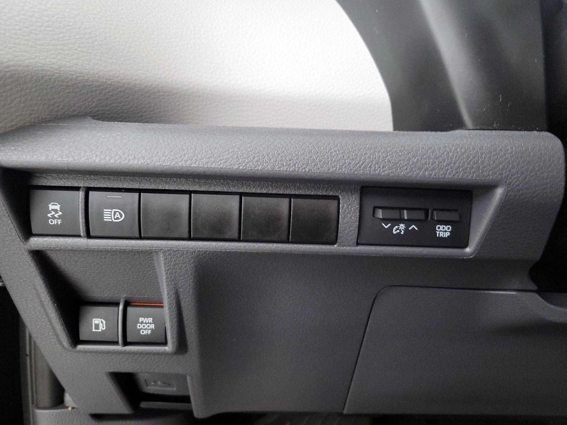 Thumbnail: 2021 Toyota Sienna - 13