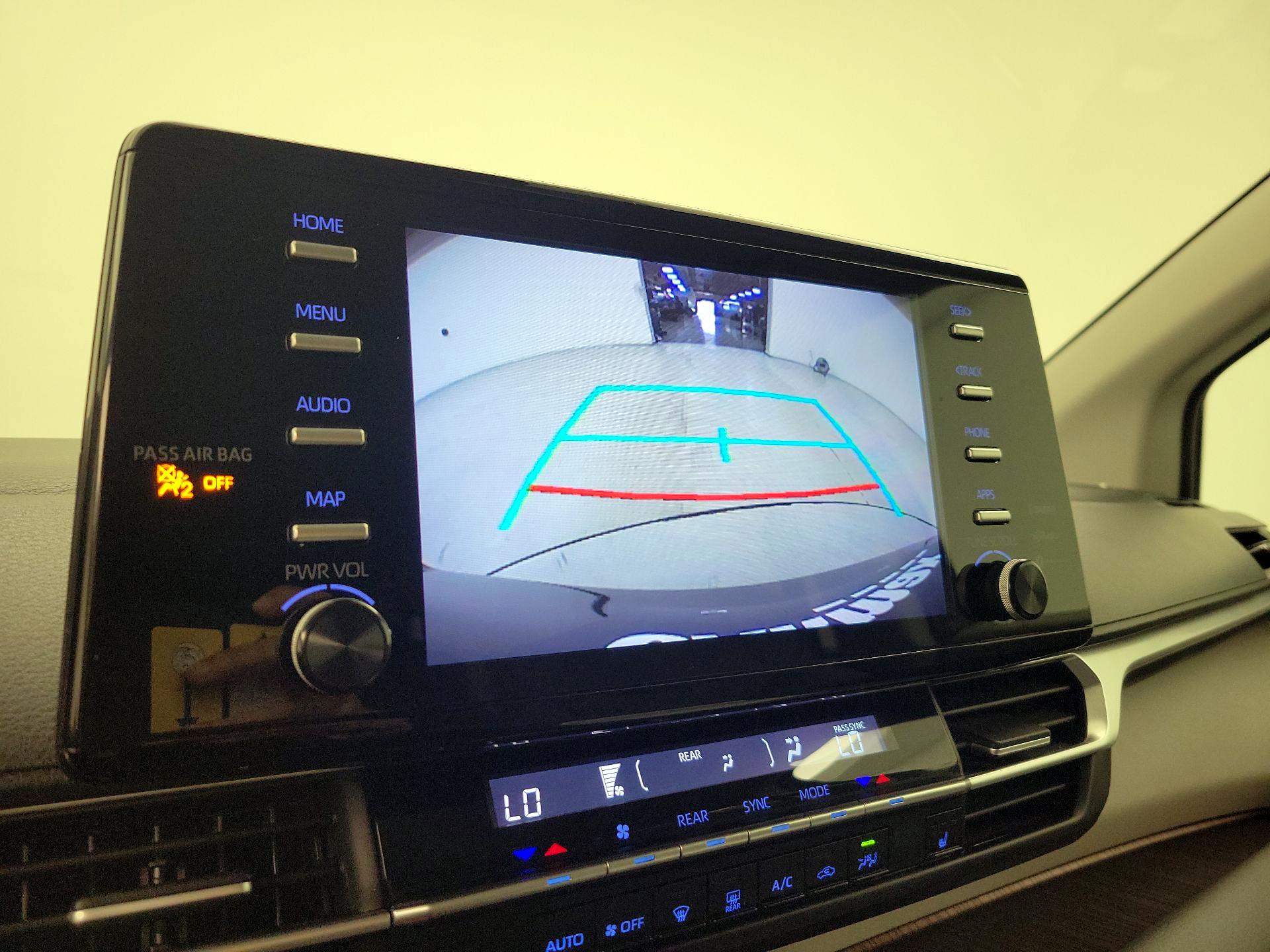 Thumbnail: 2021 Toyota Sienna - 14