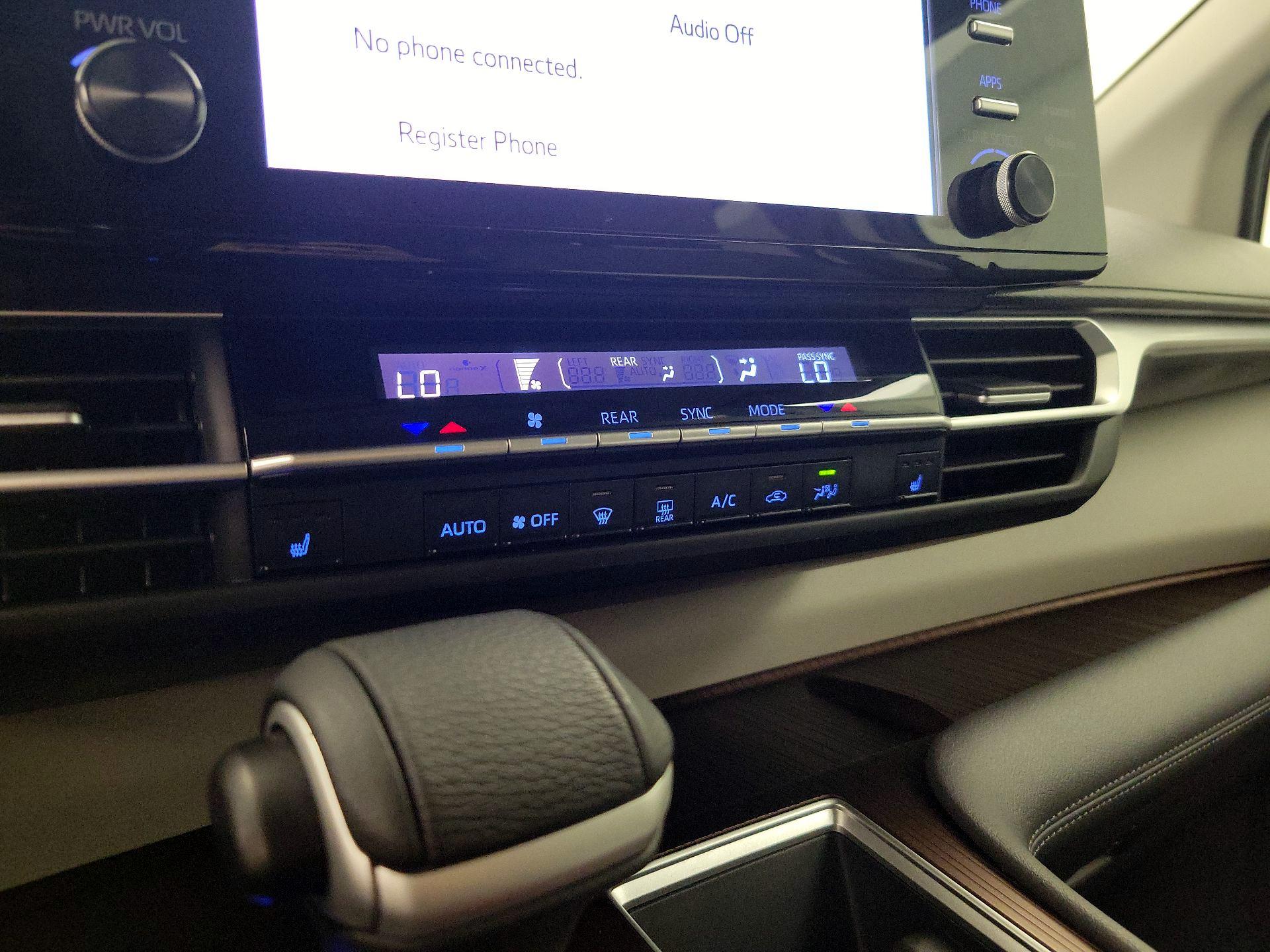 Thumbnail: 2021 Toyota Sienna - 16