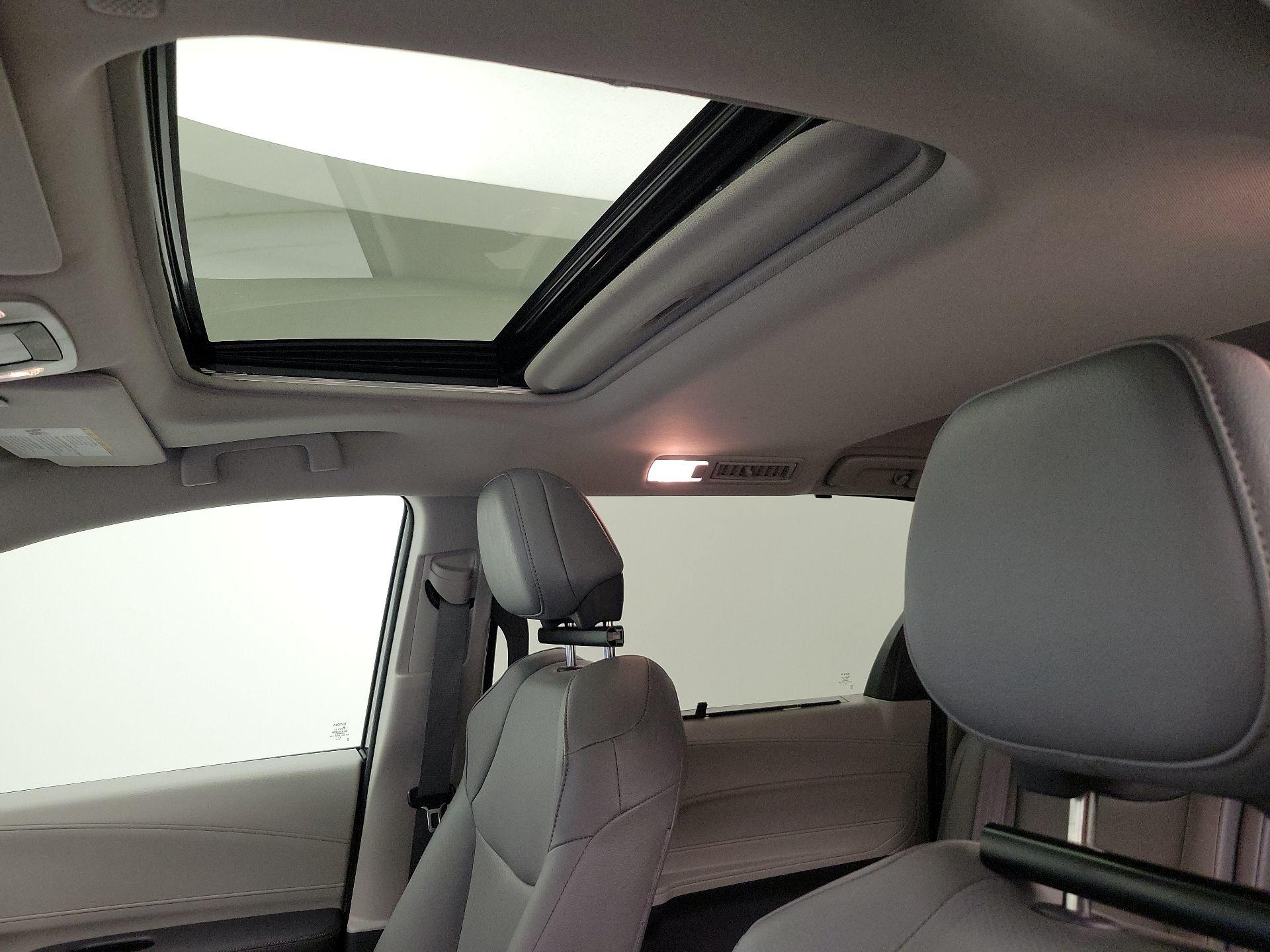 Thumbnail: 2021 Toyota Sienna - 18