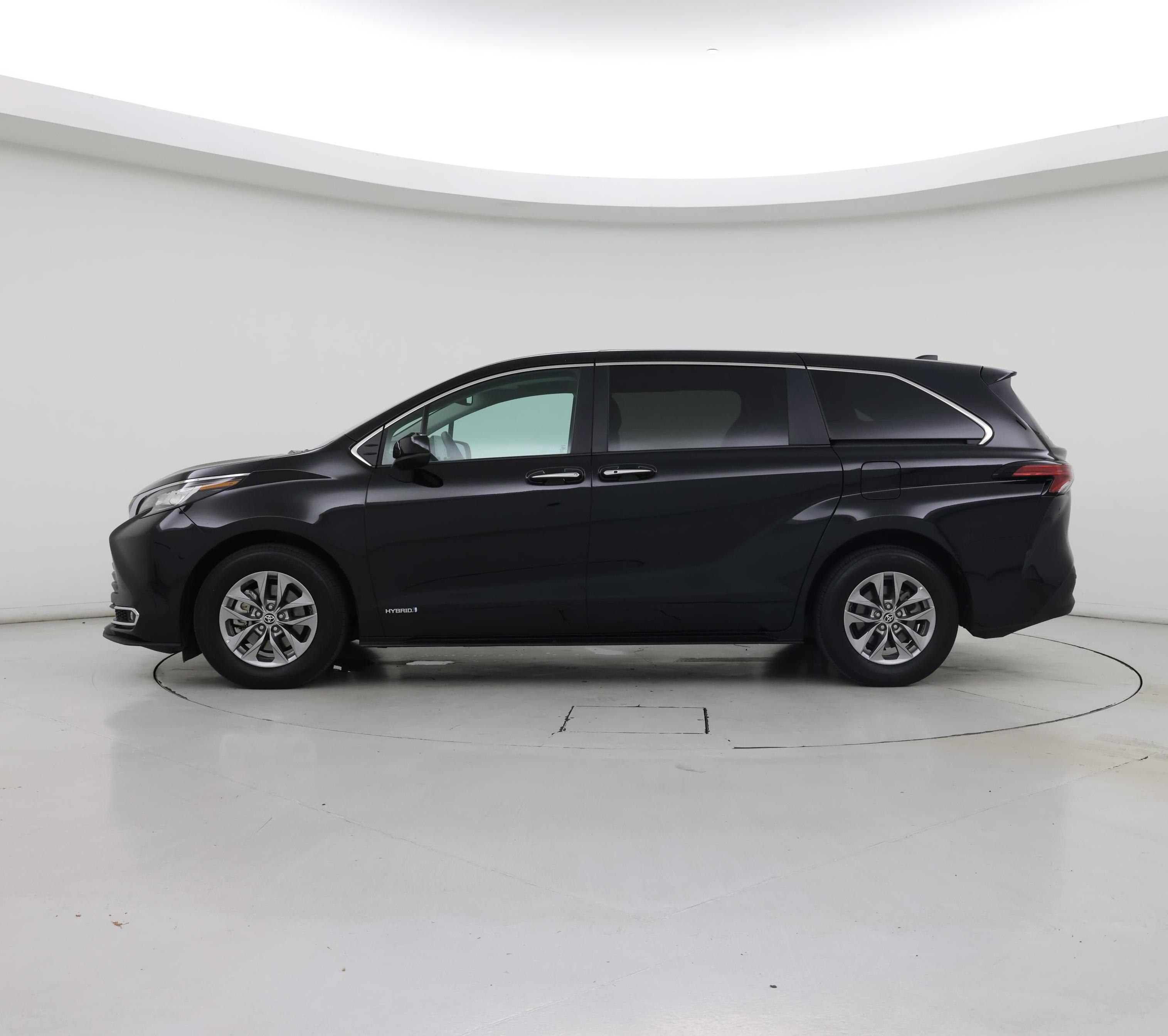 Thumbnail: 2021 Toyota Sienna - 3