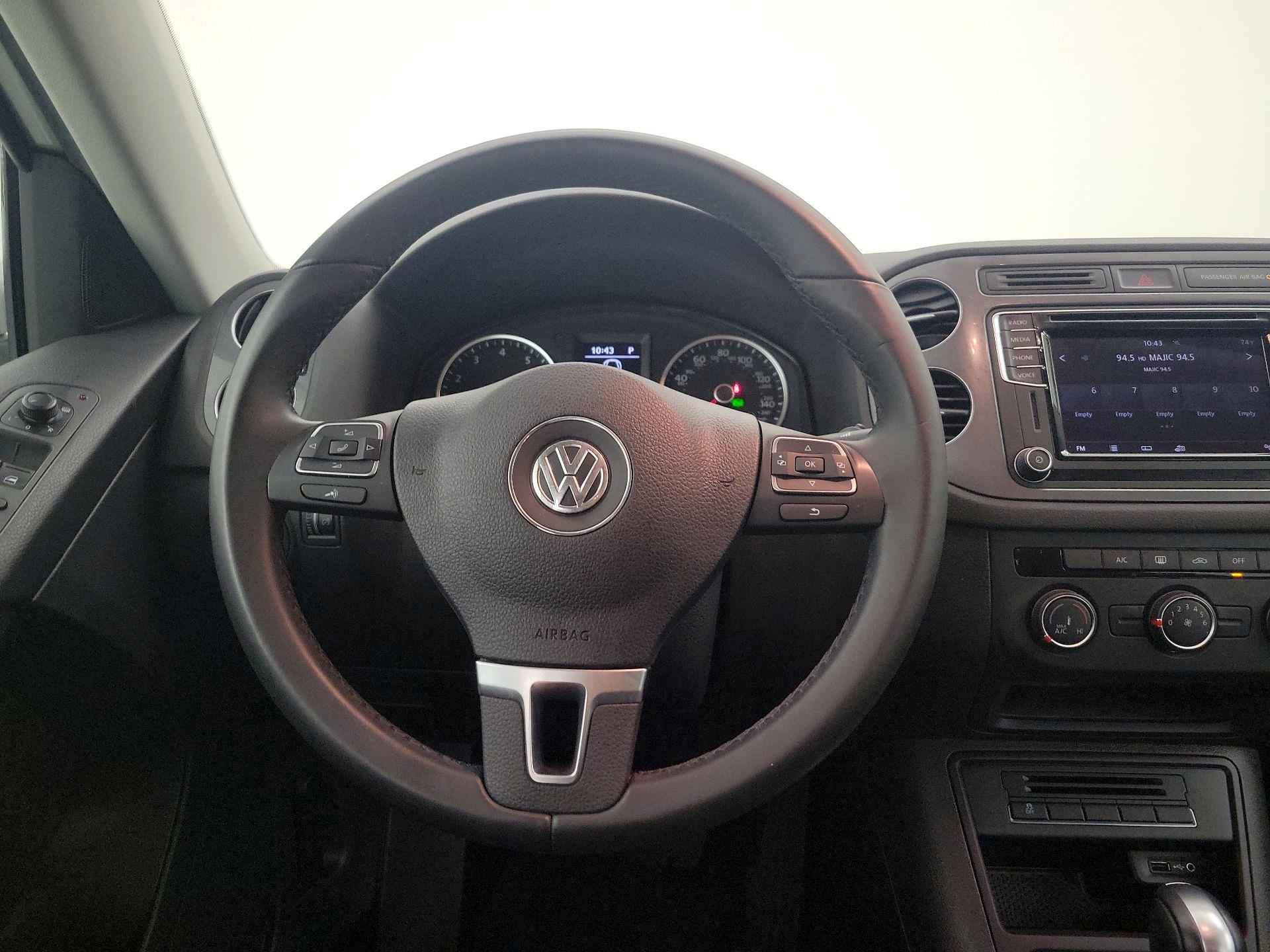 Thumbnail: 2018 Volkswagen Tiguan - 10