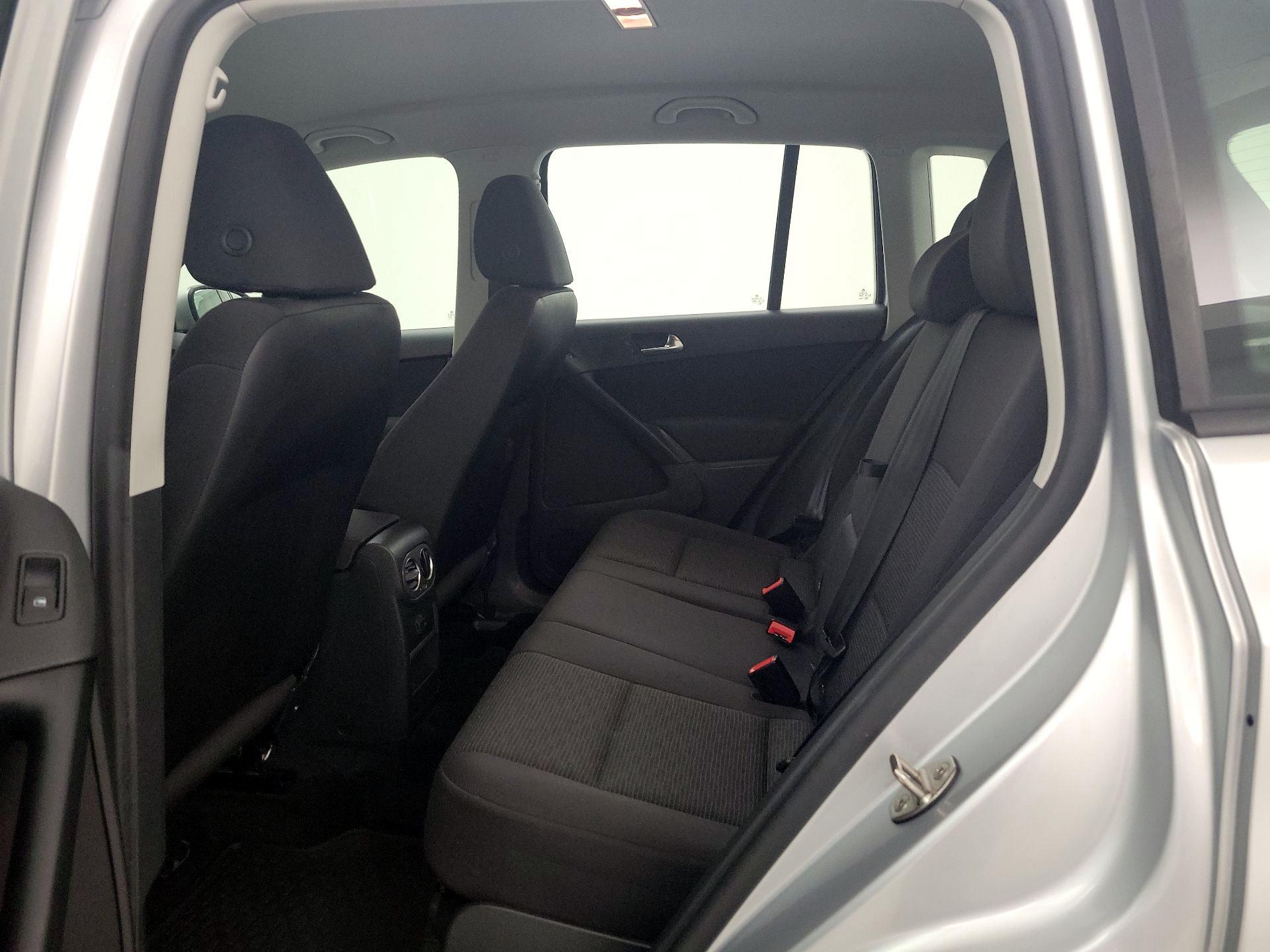 Thumbnail: 2018 Volkswagen Tiguan - 18