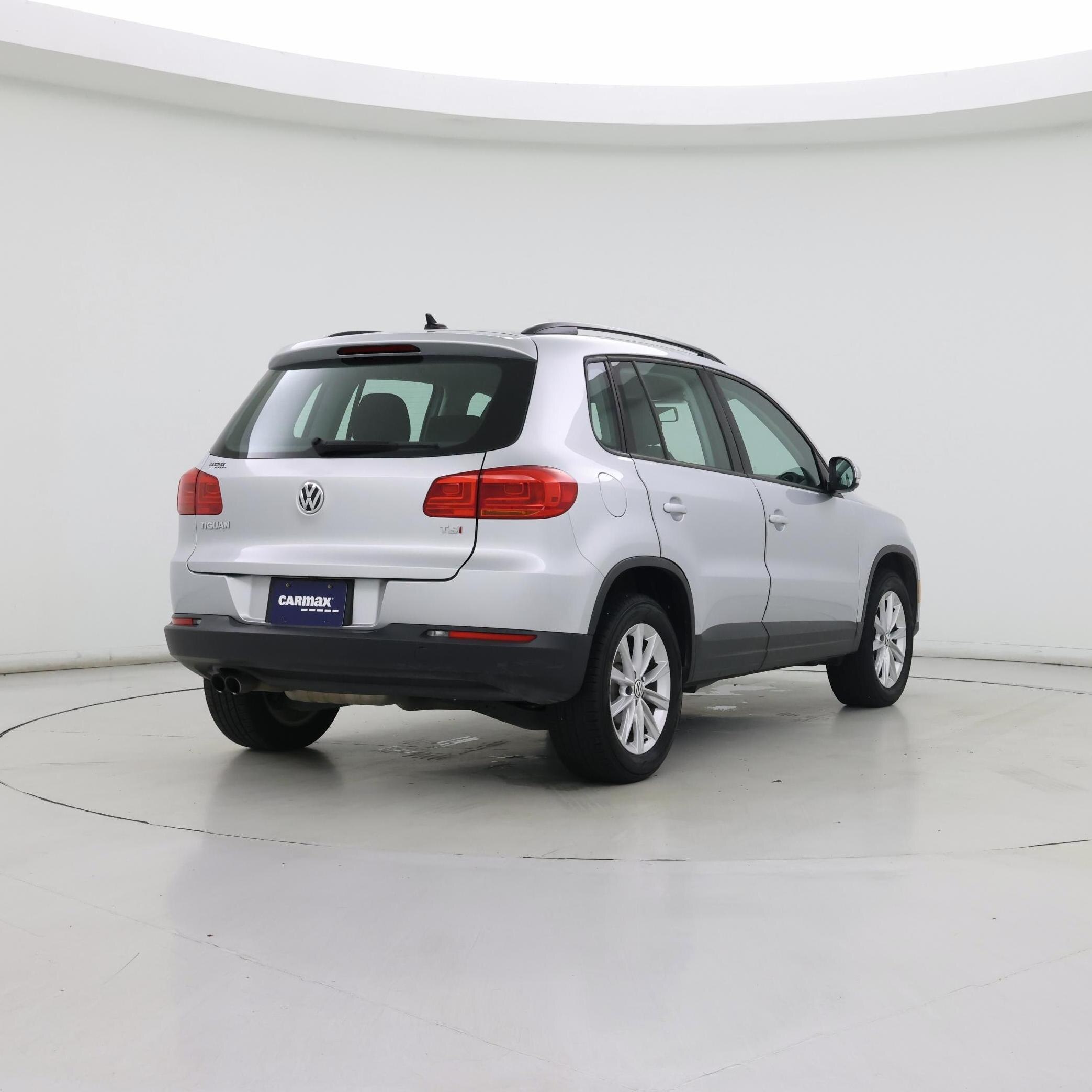 Thumbnail: 2018 Volkswagen Tiguan - 8