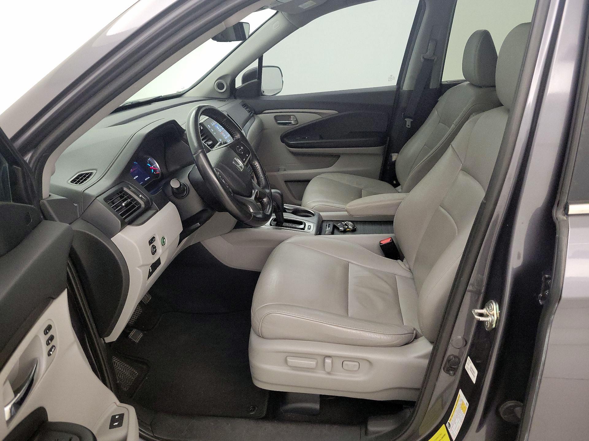 Thumbnail: 2019 Honda Pilot - 11