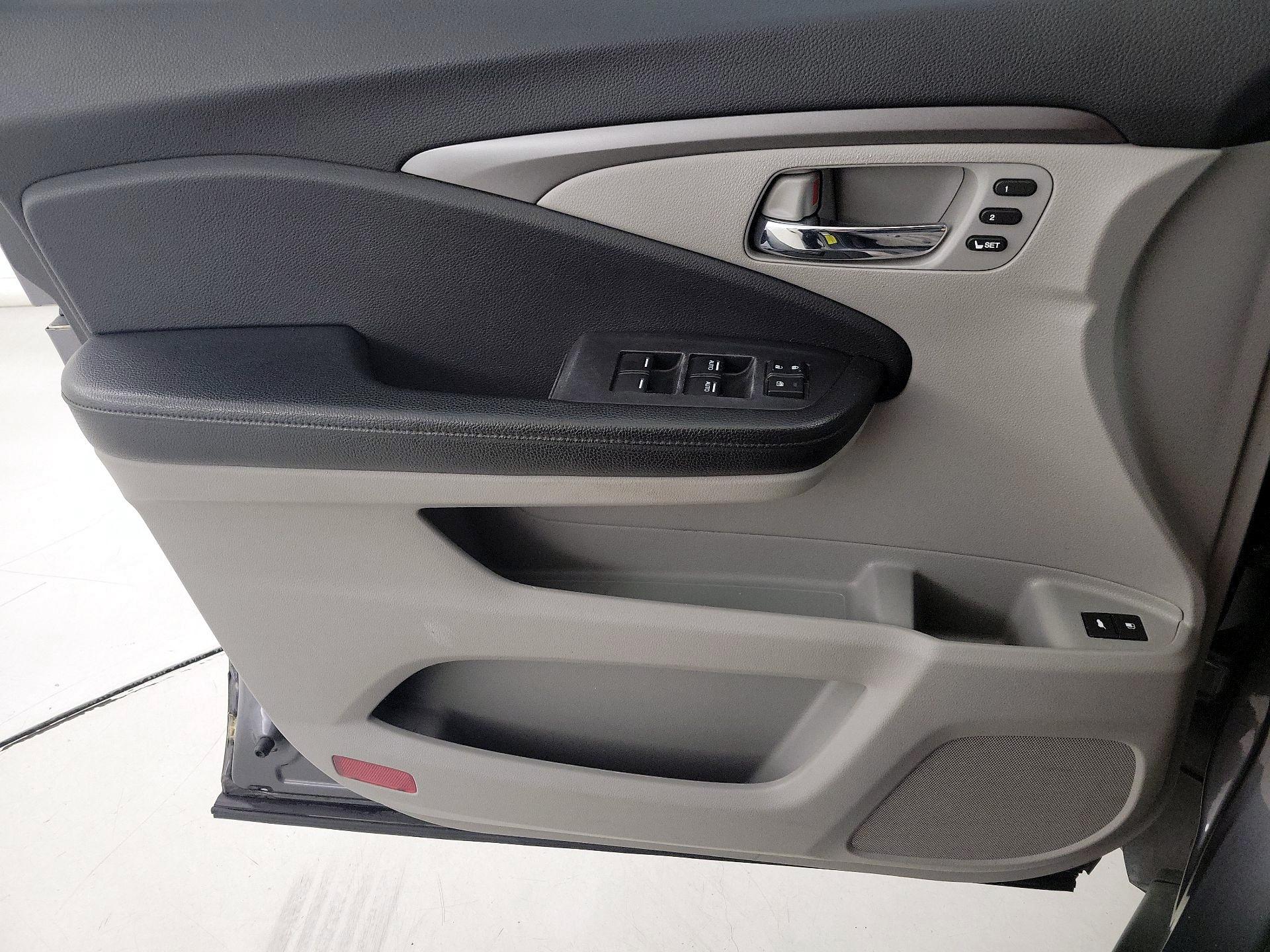 Thumbnail: 2019 Honda Pilot - 12