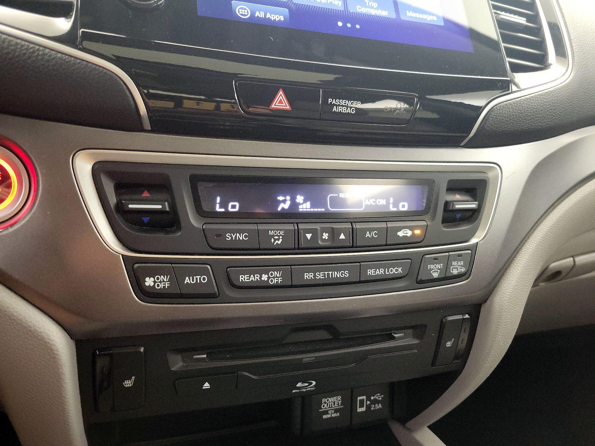 Thumbnail: 2019 Honda Pilot - 16