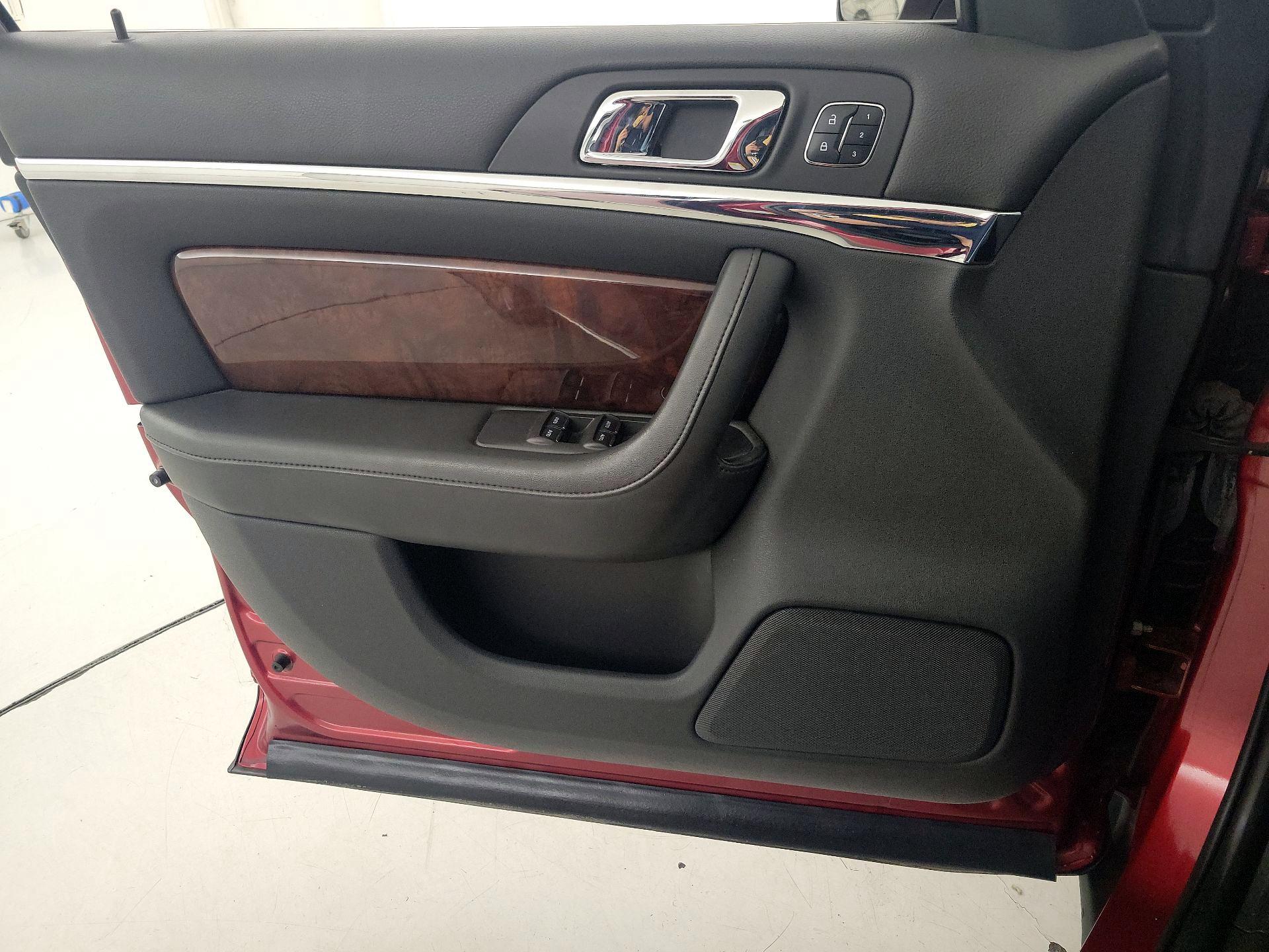 Thumbnail: 2015 Lincoln MKS - 12