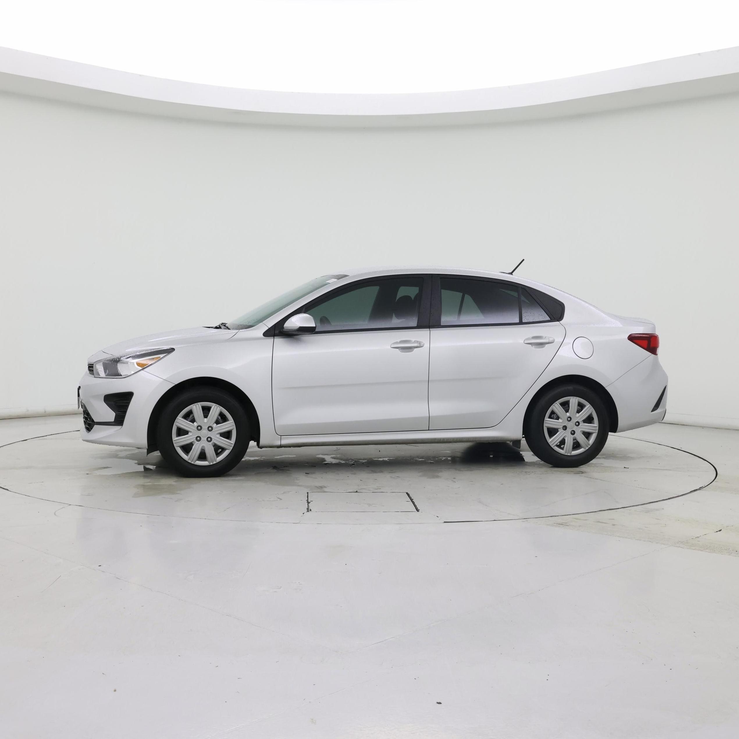 Thumbnail: 2023 Kia Rio - 3