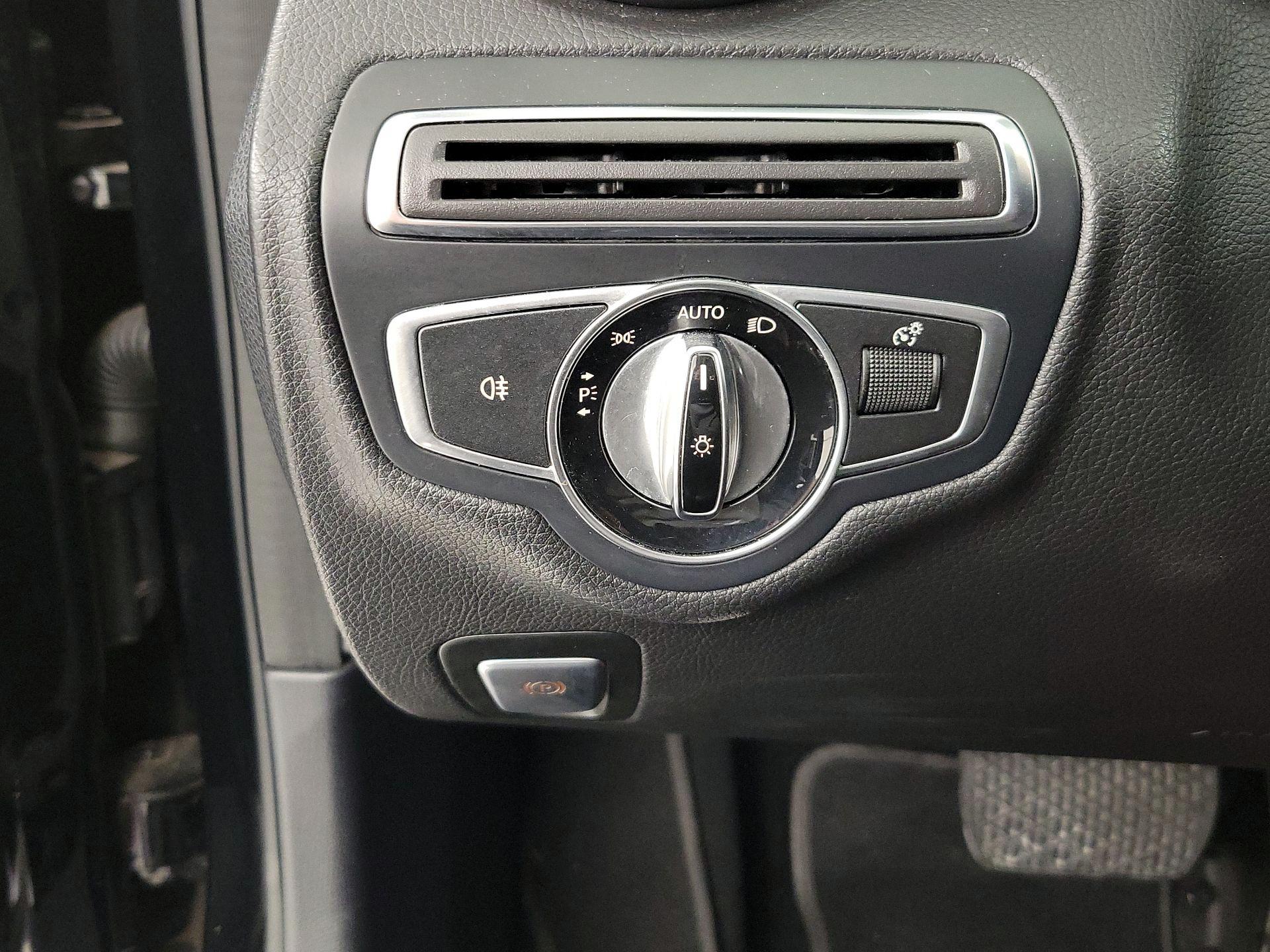 Thumbnail: 2016 Mercedes-Benz C-Class - 13