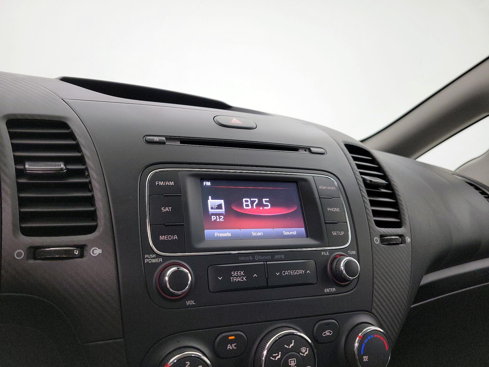 Thumbnail: 2015 Kia Forte - 15