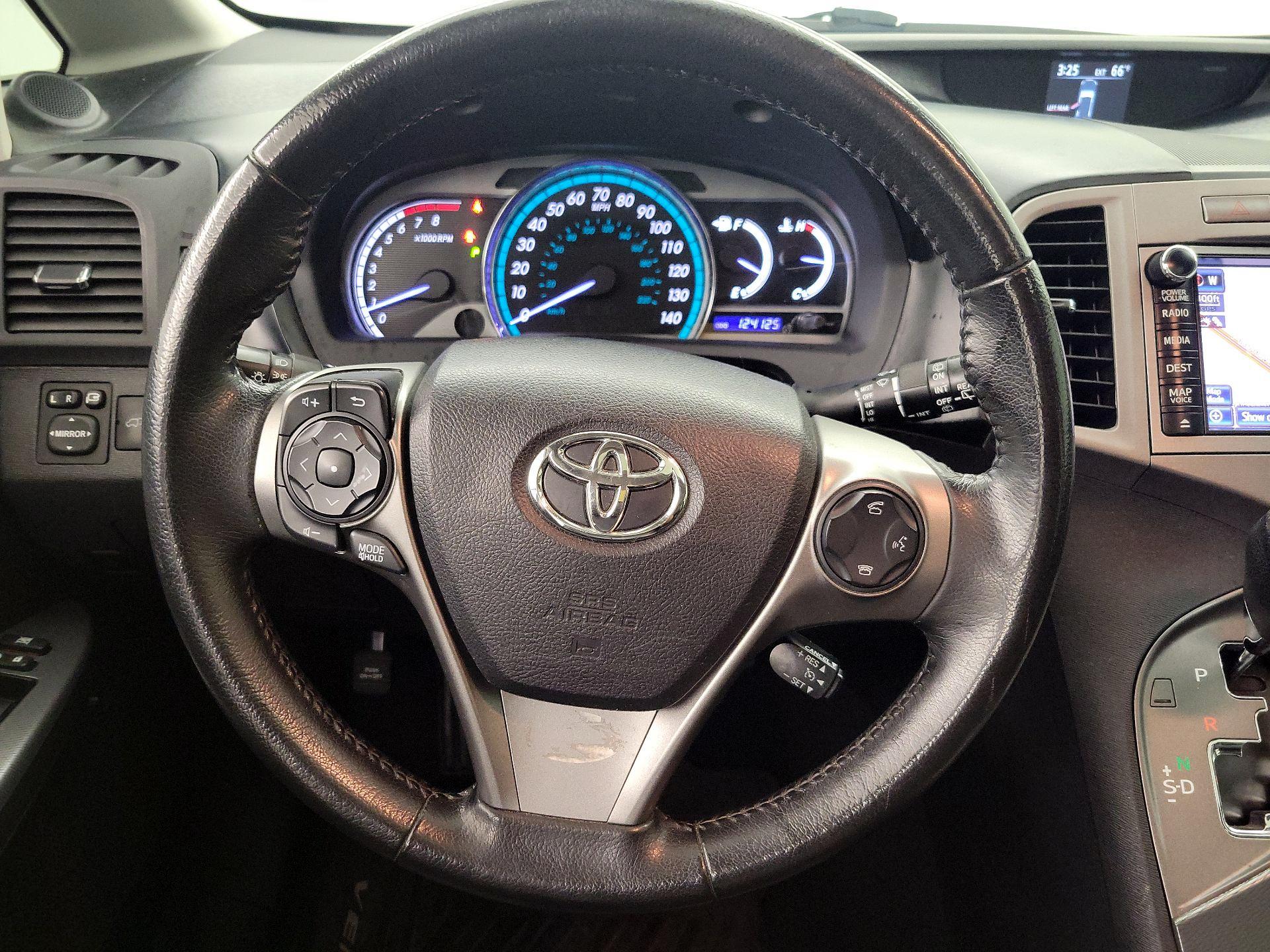 Thumbnail: 2014 Toyota Venza - 10