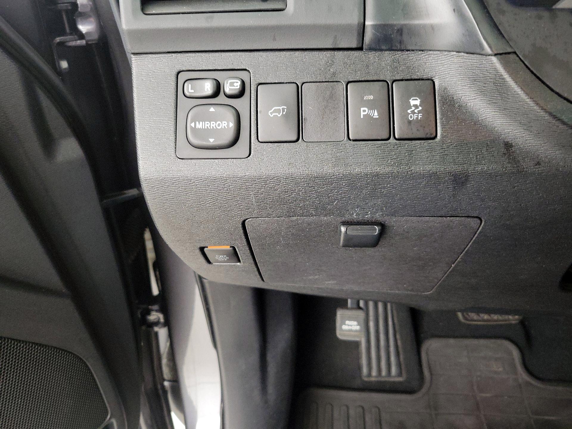 Thumbnail: 2014 Toyota Venza - 13