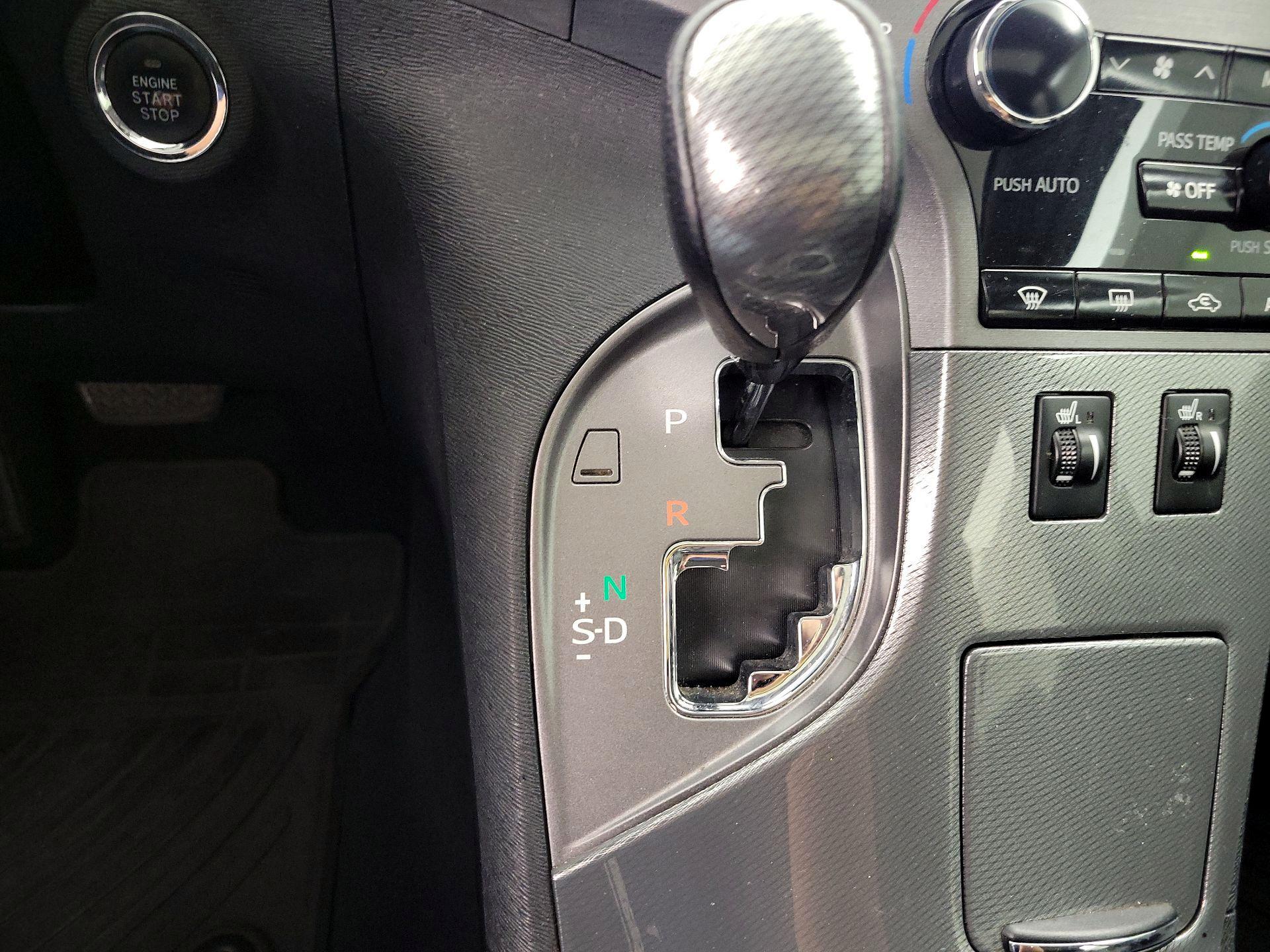 Thumbnail: 2014 Toyota Venza - 18