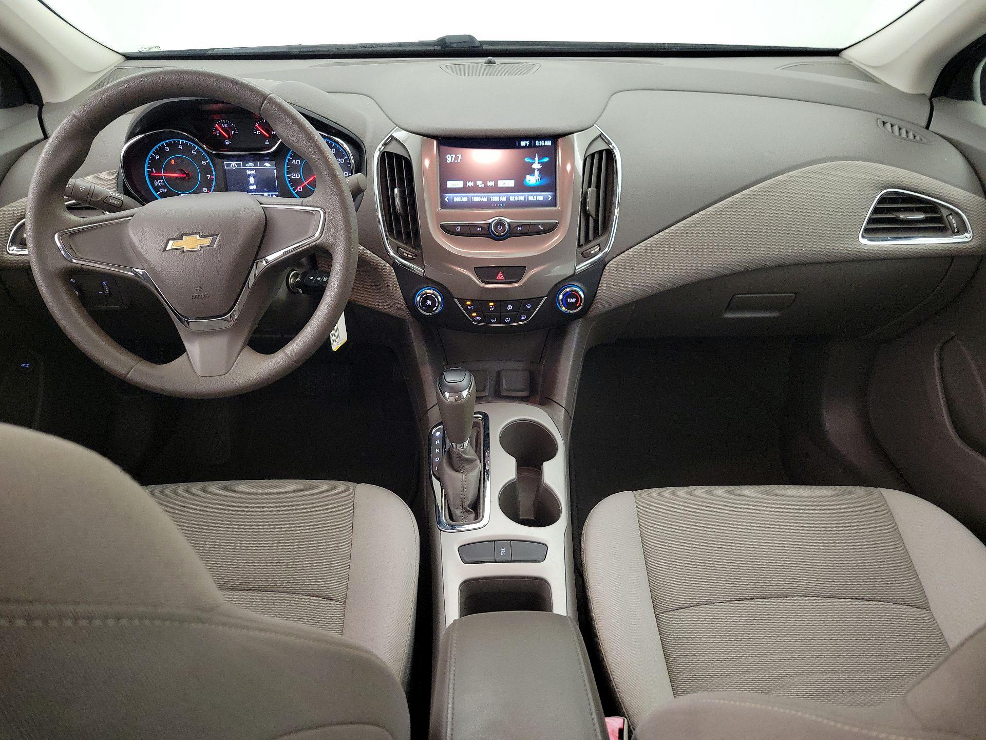 Thumbnail: 2018 Chevrolet Cruze - 9