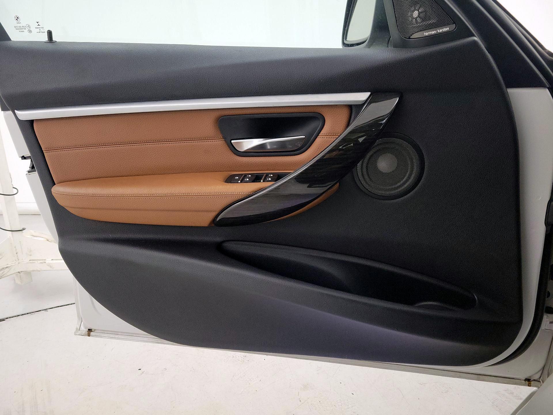 Thumbnail: 2016 BMW 3 Series - 12