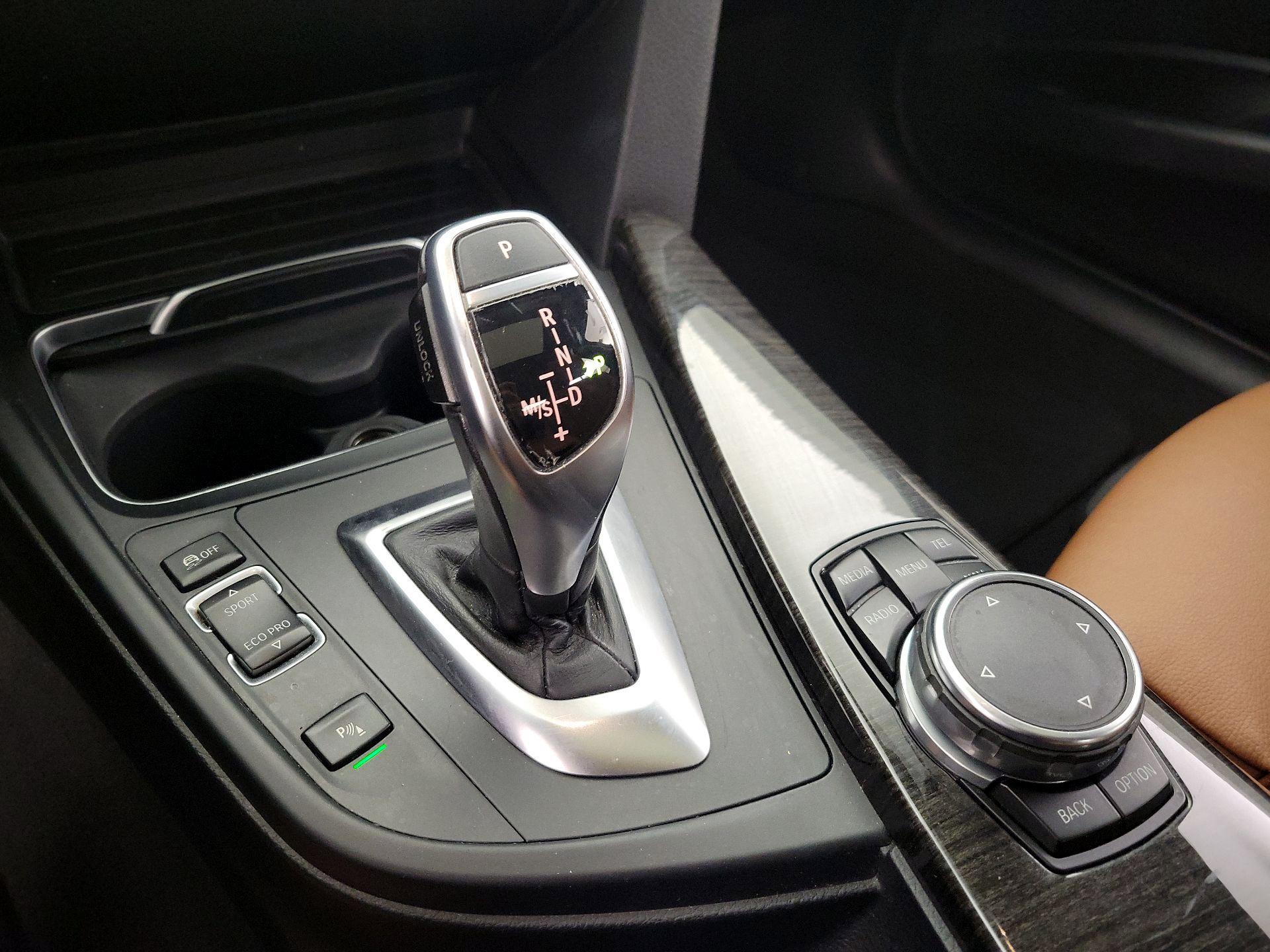 Thumbnail: 2016 BMW 3 Series - 17