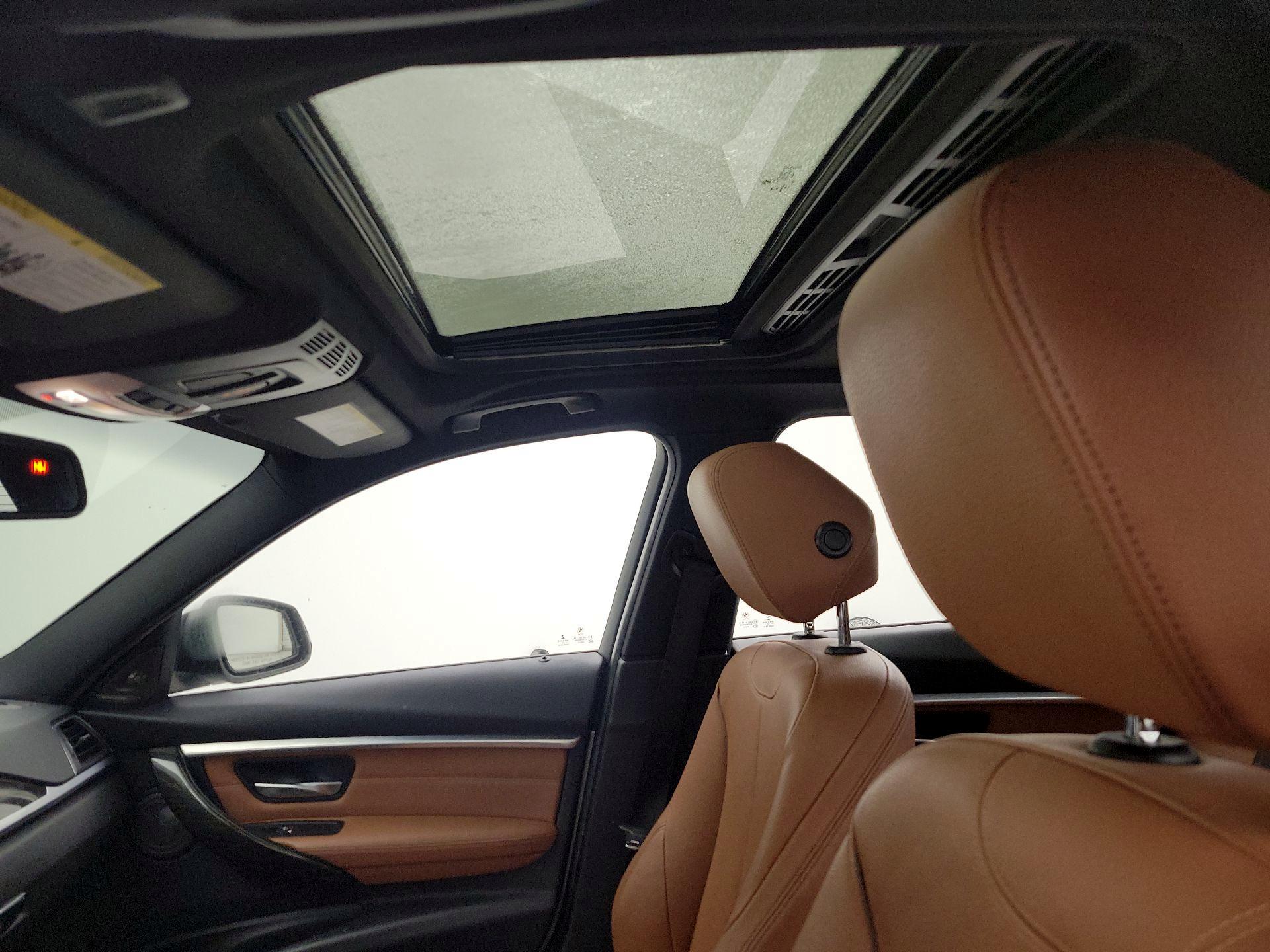 Thumbnail: 2016 BMW 3 Series - 18