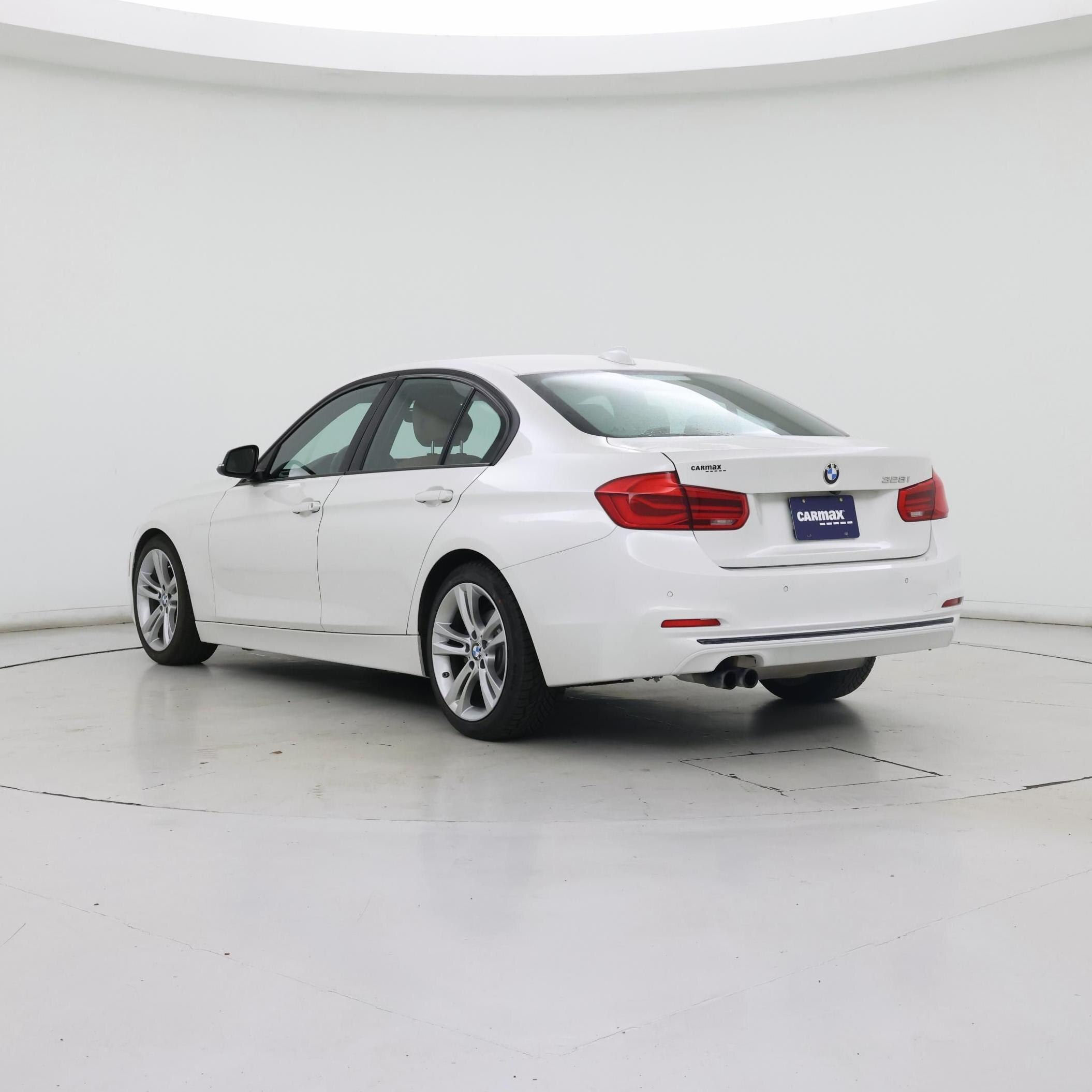 Thumbnail: 2016 BMW 3 Series - 2
