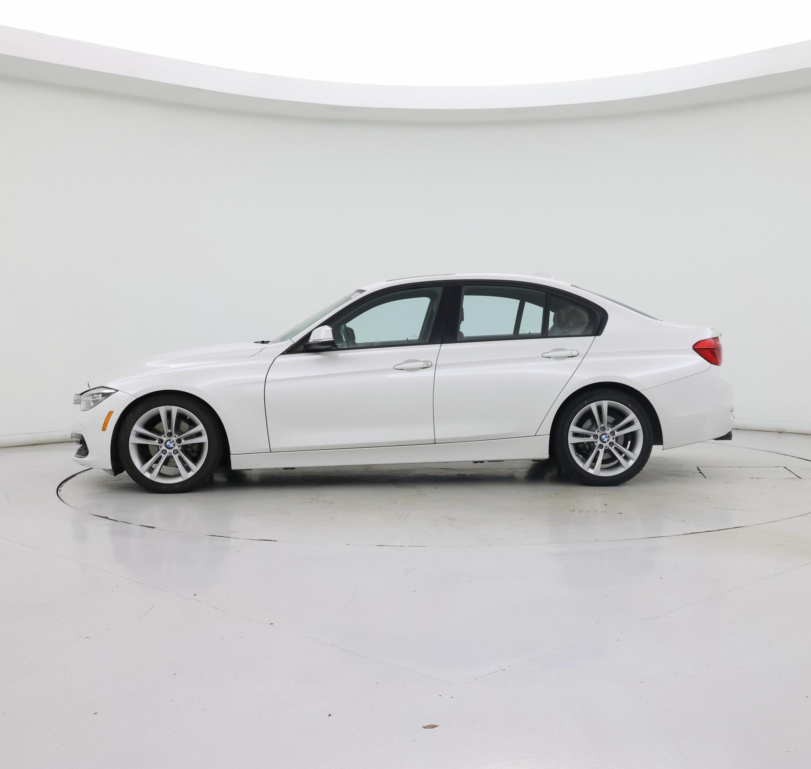 Thumbnail: 2016 BMW 3 Series - 3
