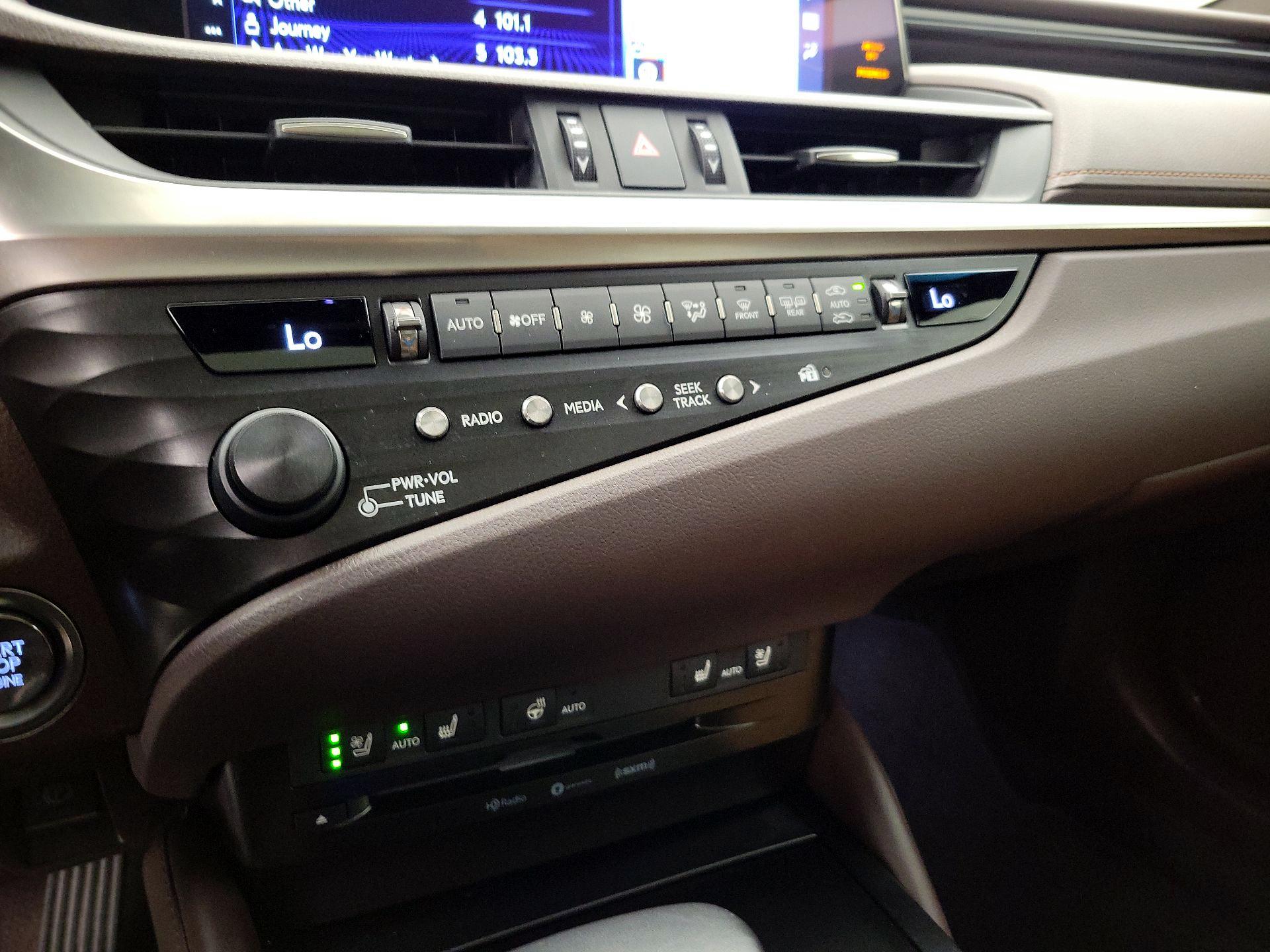 Thumbnail: 2019 Lexus ES - 16