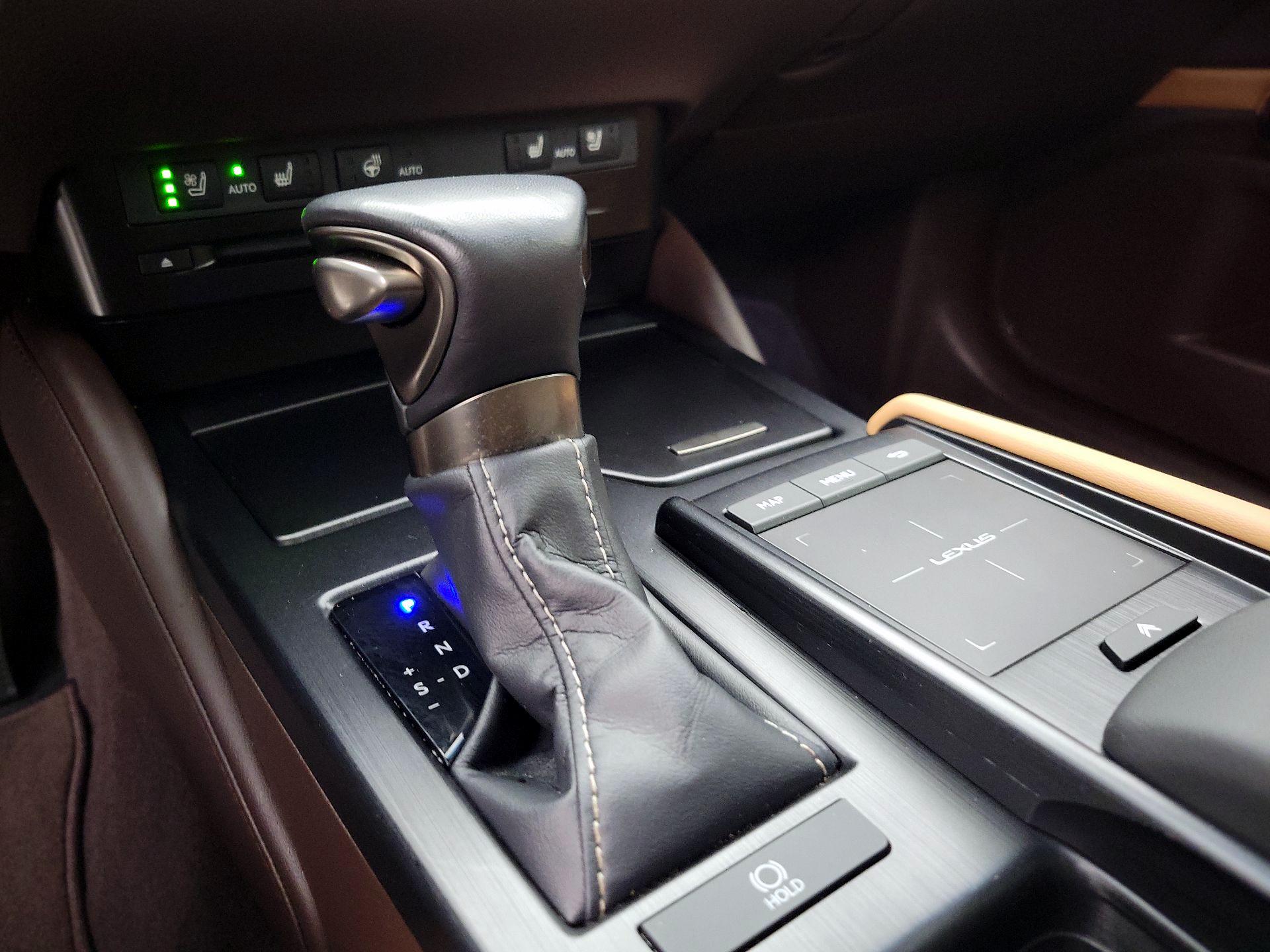 Thumbnail: 2019 Lexus ES - 17