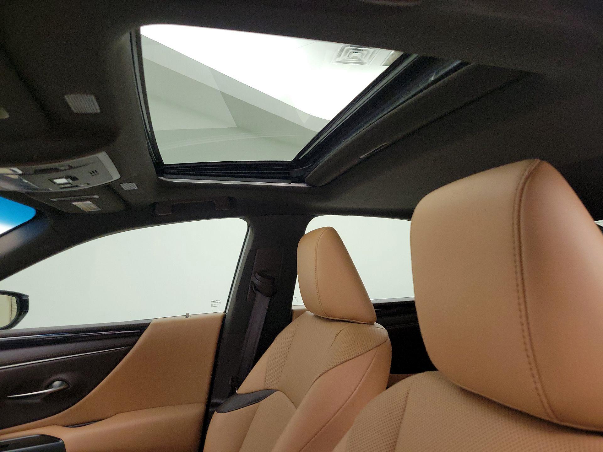 Thumbnail: 2019 Lexus ES - 18